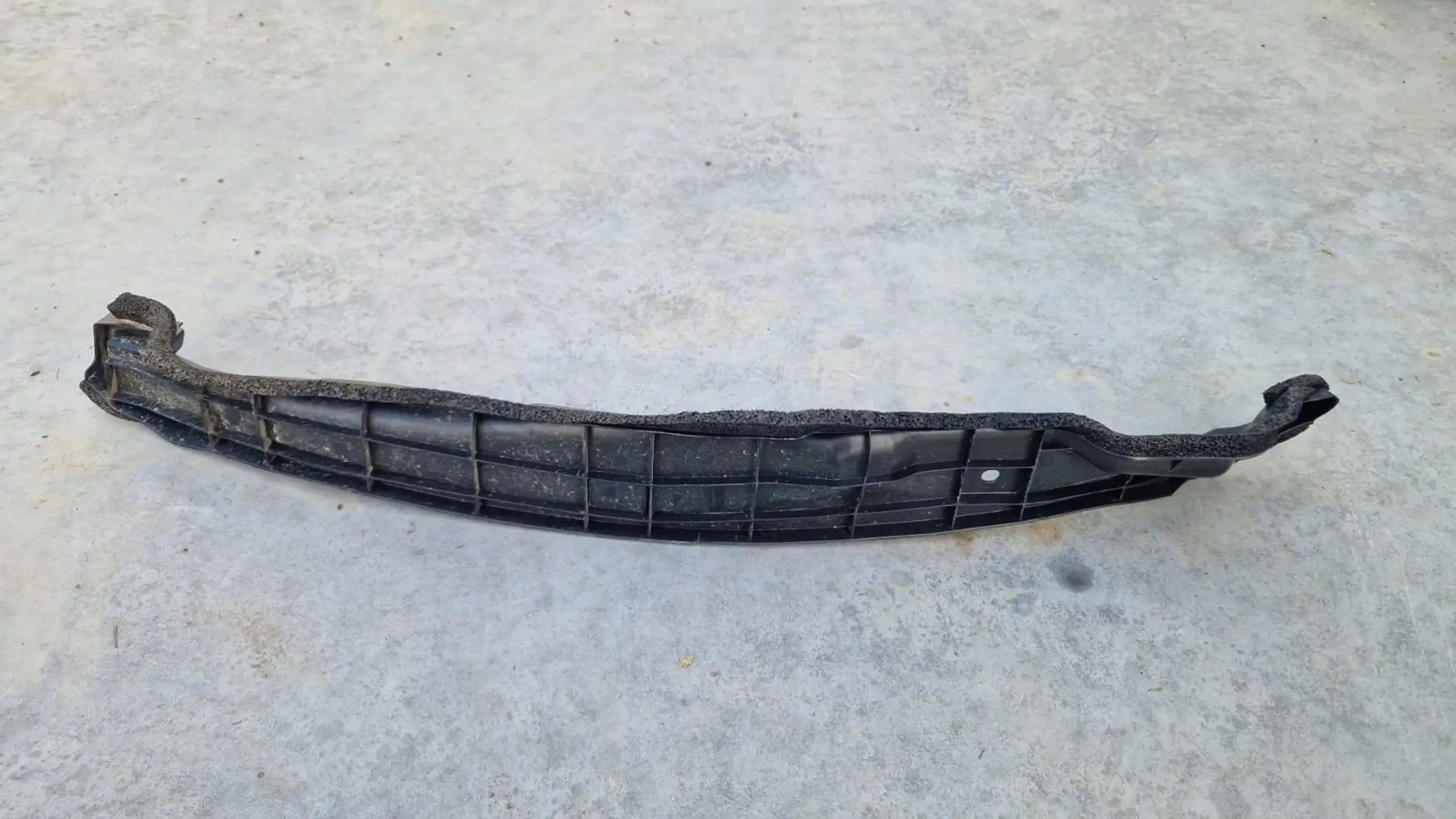 WYGŁUSZENIE BŁOTNIKA LEWE PRZÓD PRZEDNIE TOYOTA YARIS IV