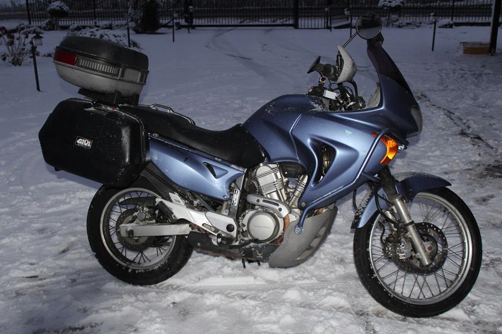 HONDA XL650V TRANSALP RD10 UCHWYT PASAŻERA TYŁ Producent Honda OE