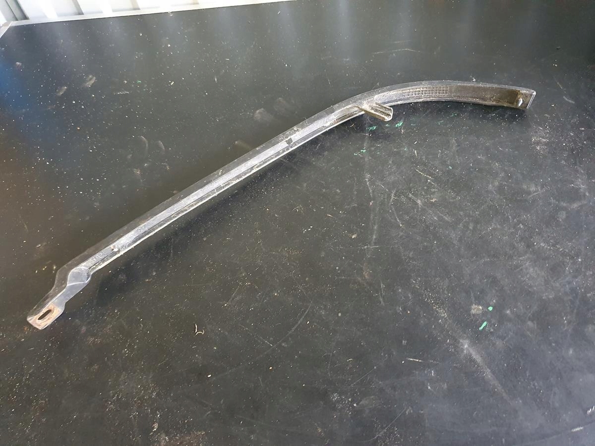 AUDI 80 B4 AVANT LISTAW POD LAMPĘ REFLEKTOR LEWA