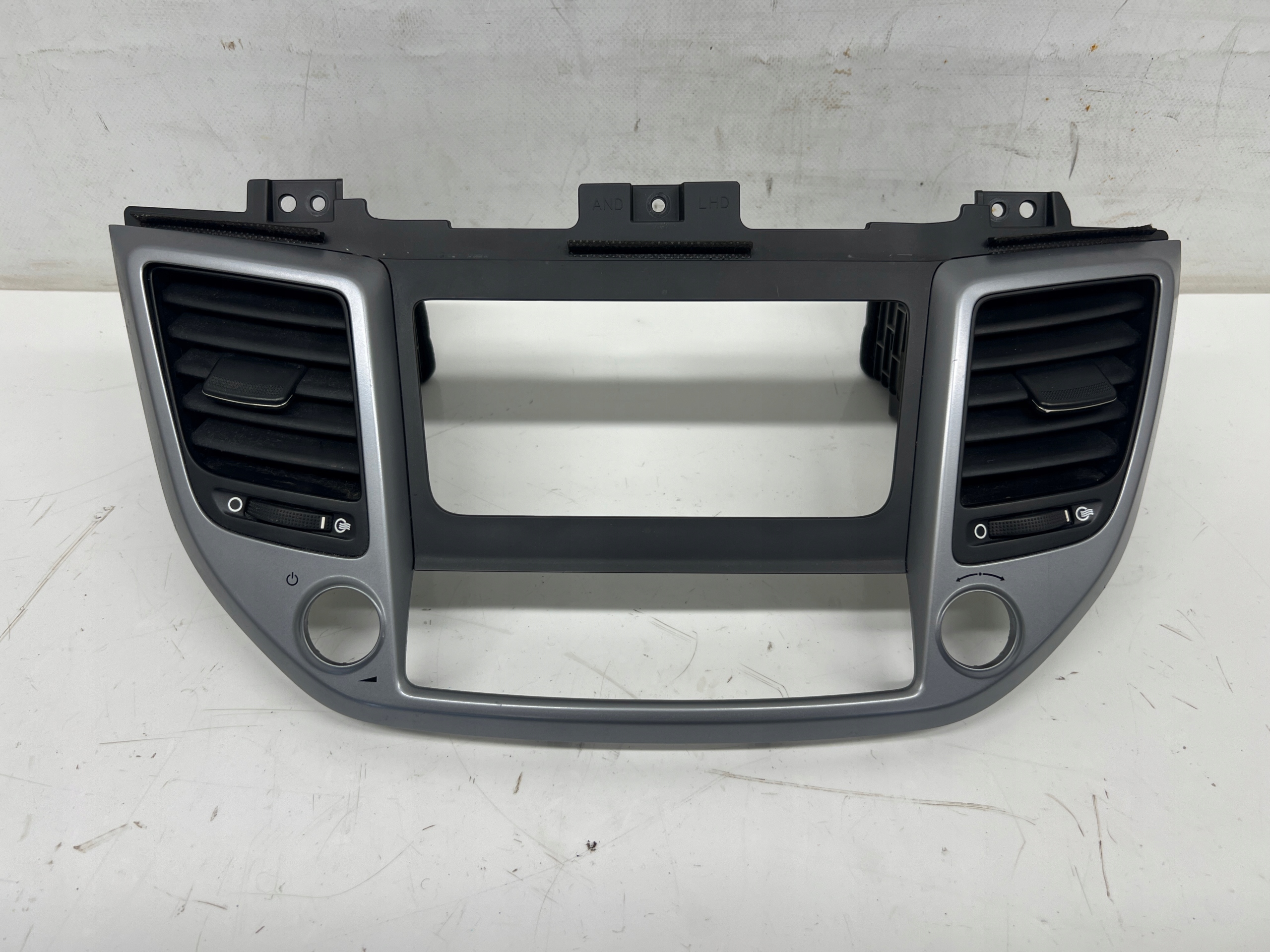 Hyundai Tucson III panel central cover grid air conditioning devices 84740-D7200
