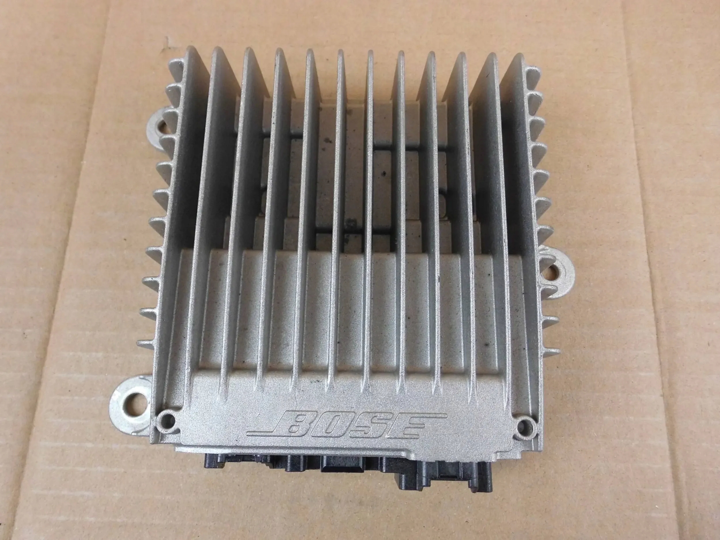 Nissan Leaf II ZE1 2020 amplifier BOSE 28061 5SA2A