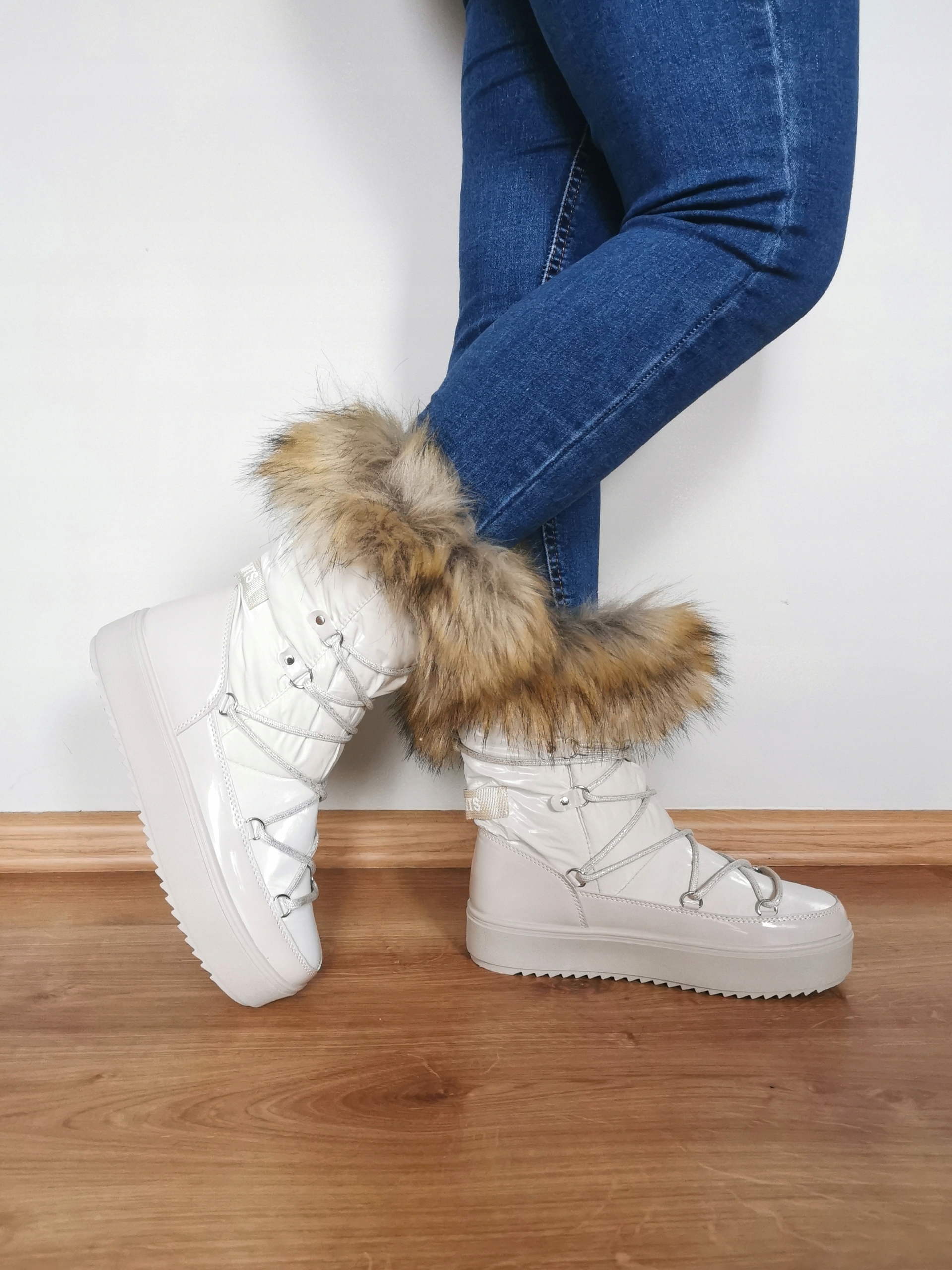 

Beżowe Ciepłe Śniegowce Gęste Futro 38