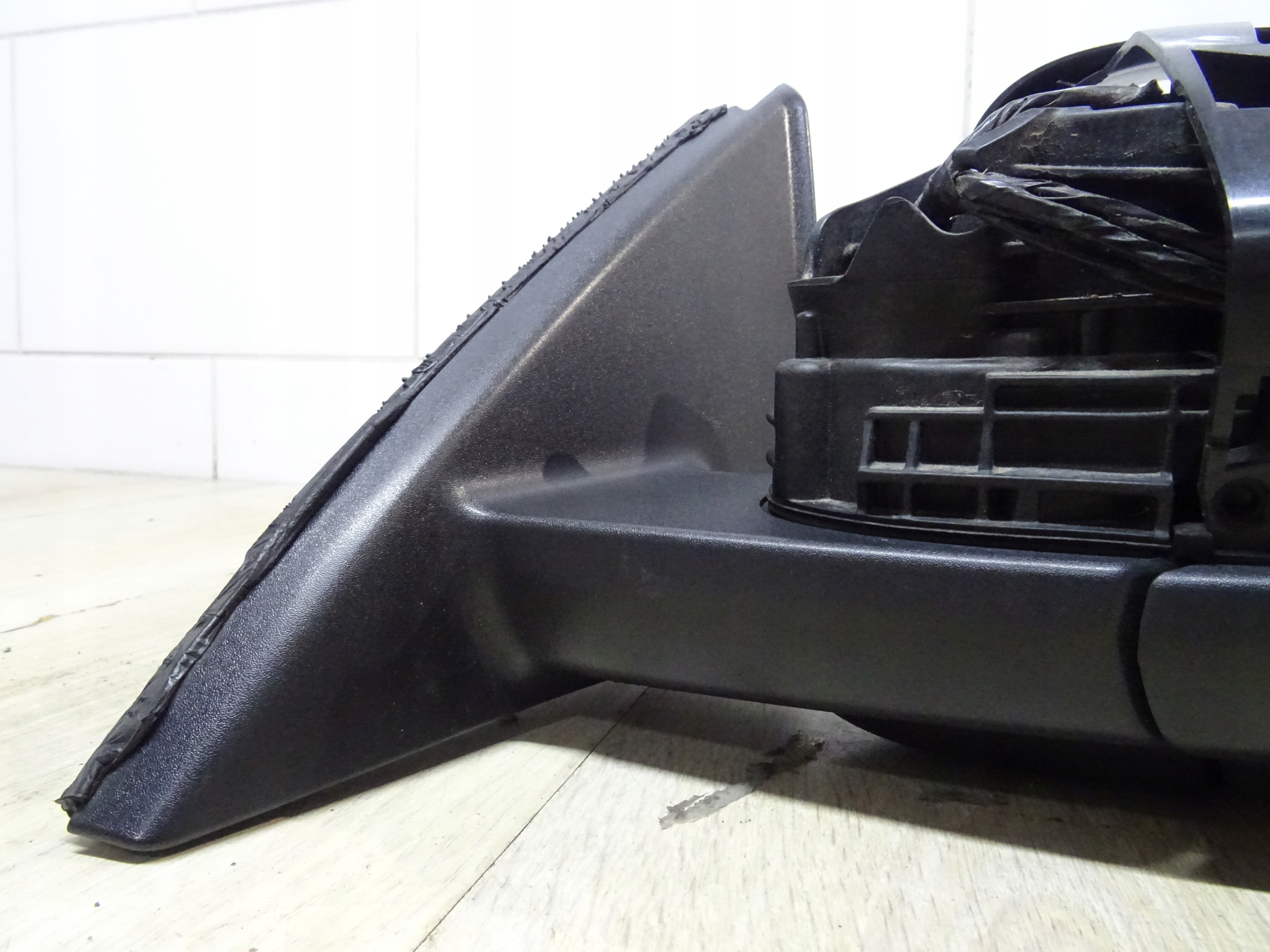 FORD KUGA R.2020 lewe LUSTERKO 11 PIN LV4B17683DC Producent części Ford OE