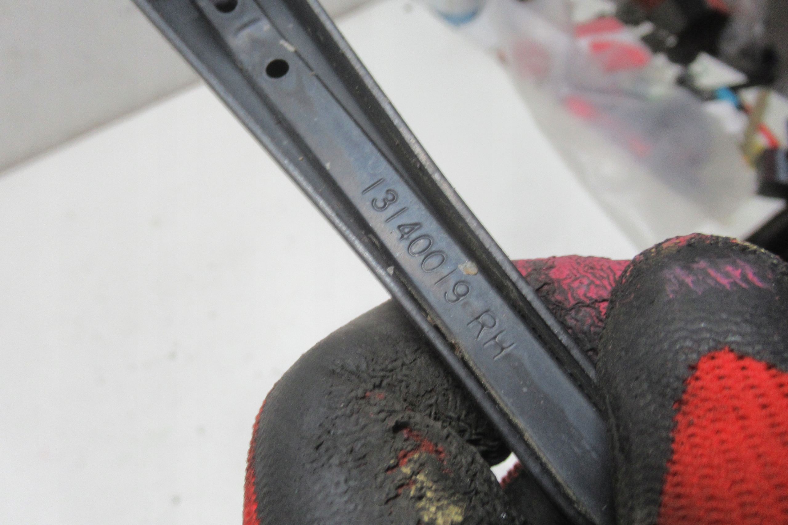 OPEL MERIVA A 1.6 05R wiper arm right front 13140019