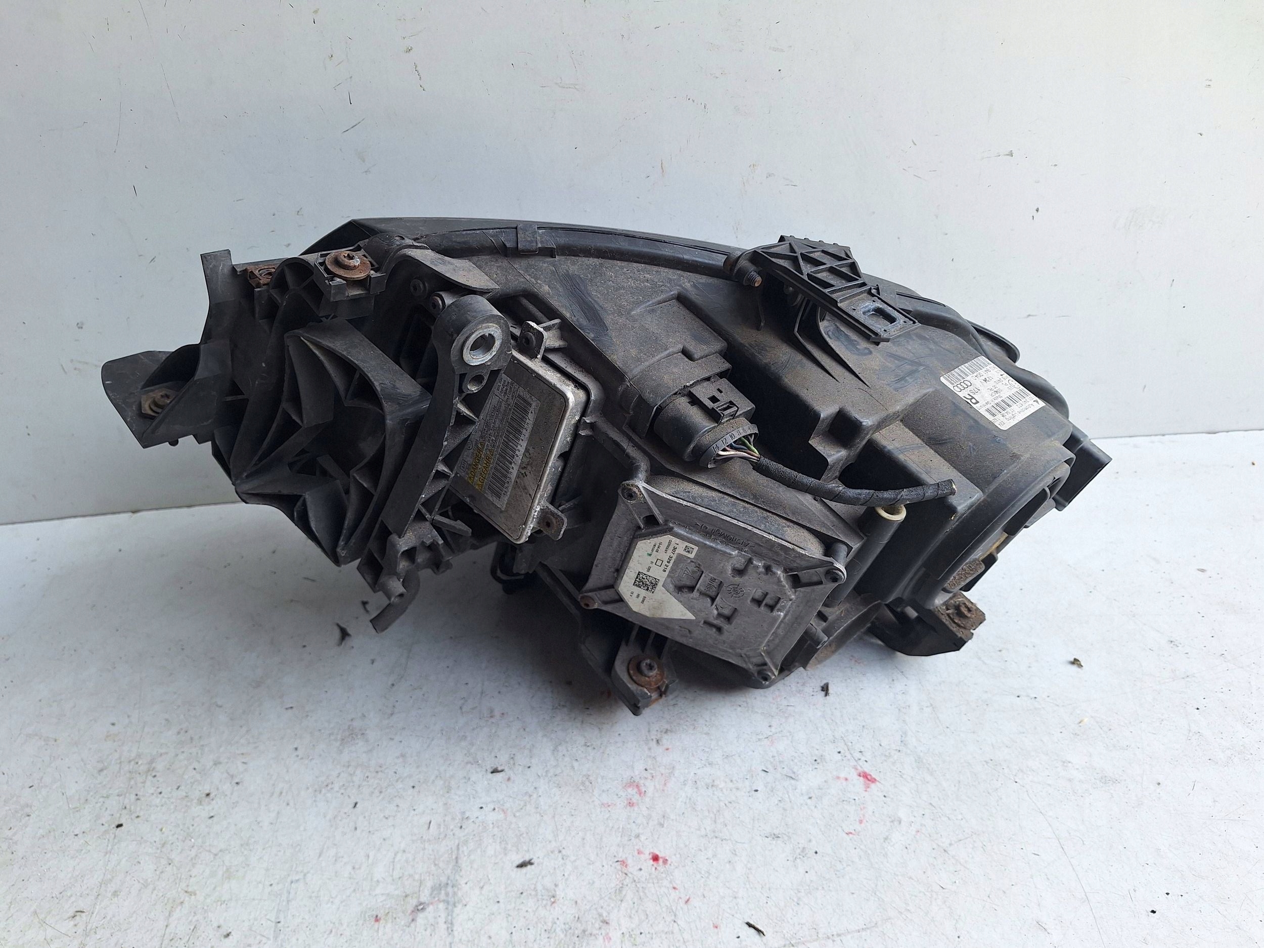 AUDI A4 B8 8K 08-11 light right XENON UK-ANGLIK 8K0941004D