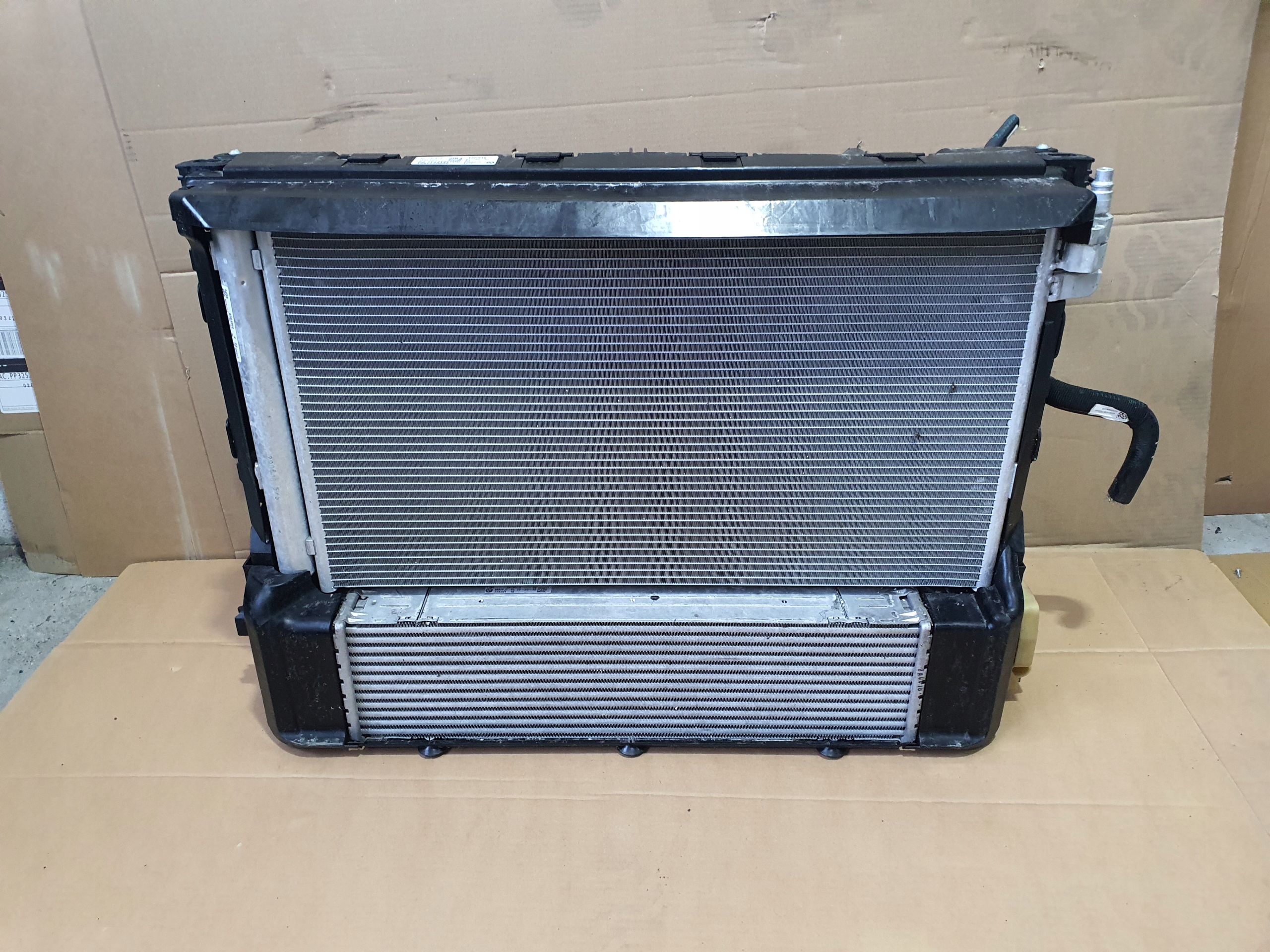 CHŁODNICE WENTYLATOR BMW 8 G15 14