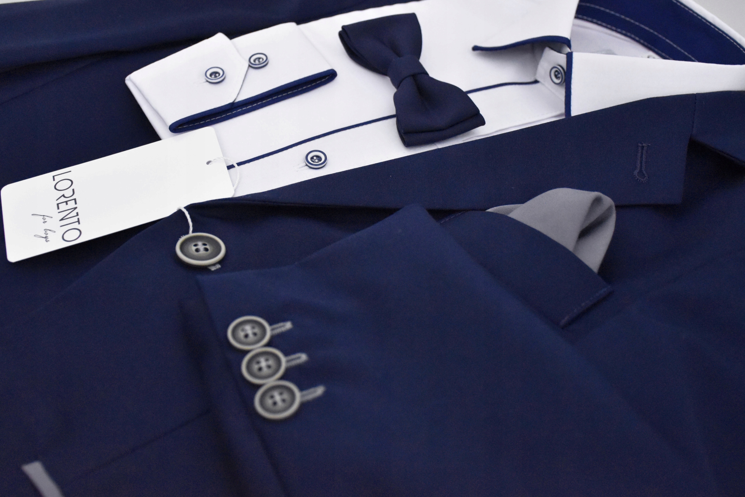 Koszula chłopięca BIAŁA Z GRANATOWYM elegancka wizytowa 122/128 SLIM Kolor biały