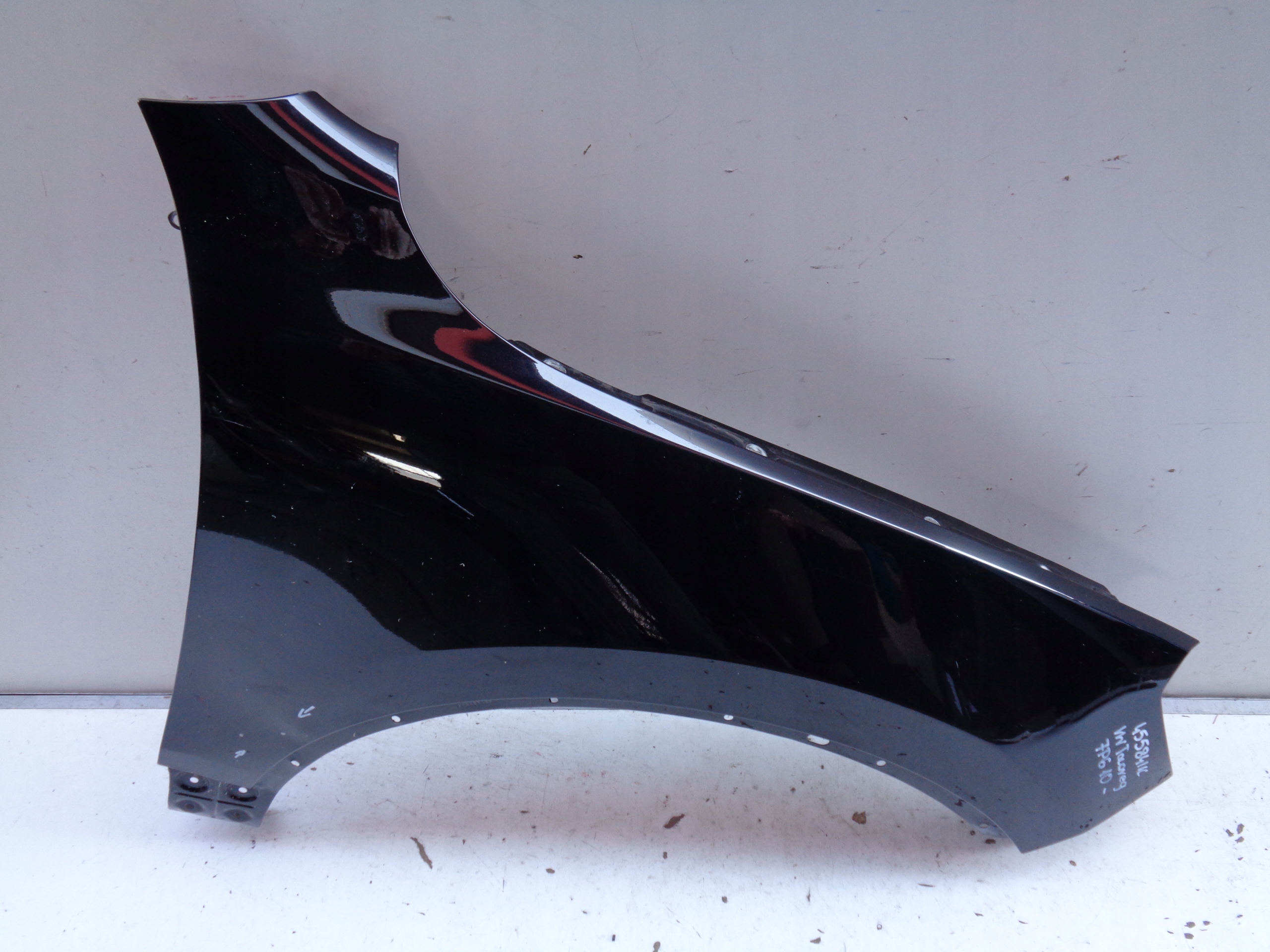 fender right front VW TOURAEG 7P6 10- NR 45584