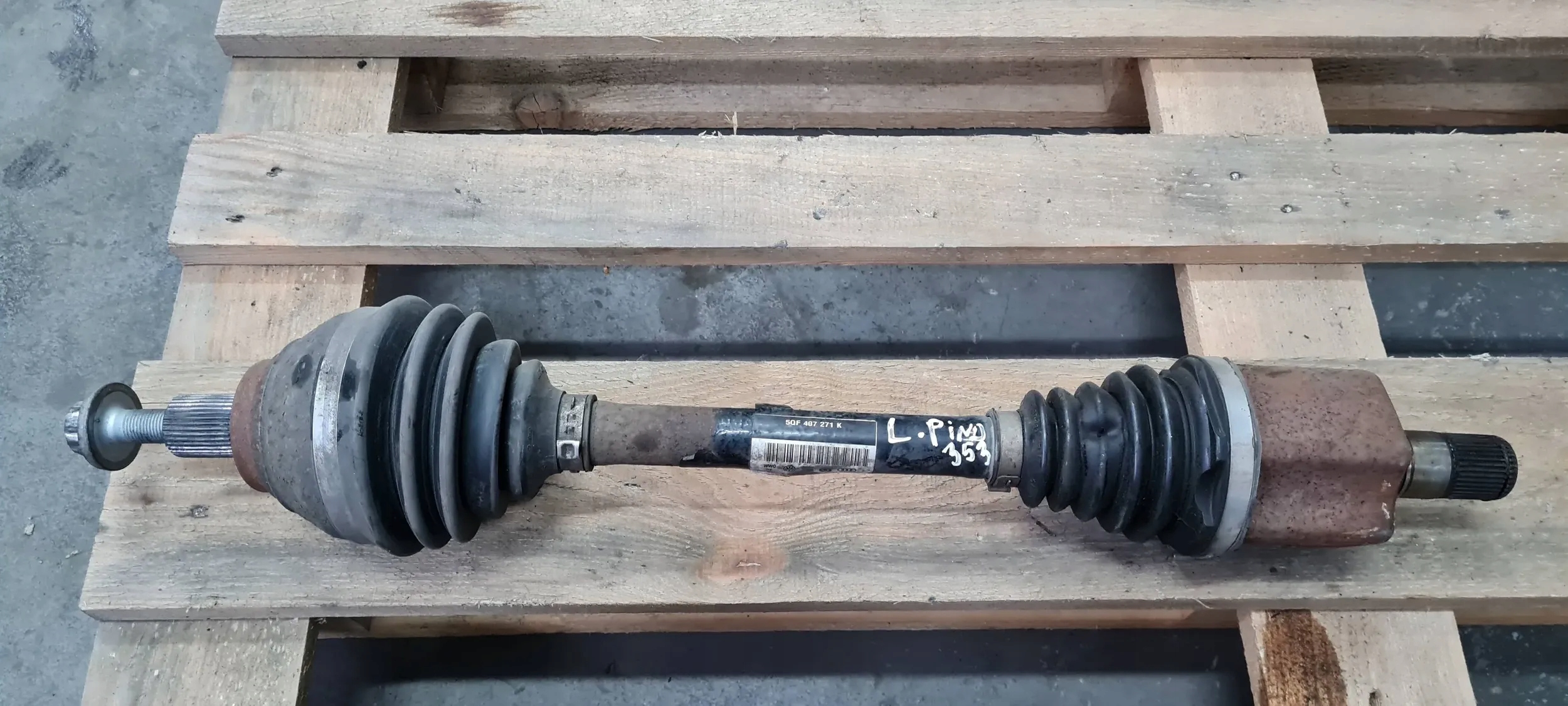 Q3 83A semi-axis semi-axis left left front 2.0 TFSI 5QF407271N