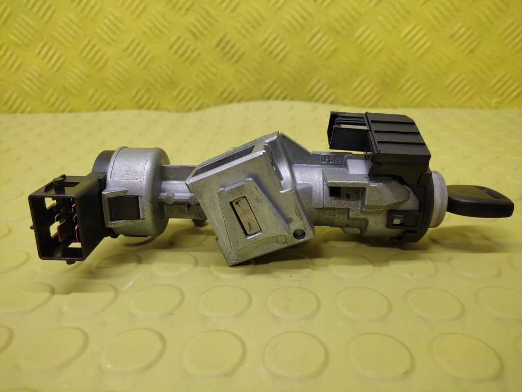 MAZDA 3 ignition key 3M513F880AB