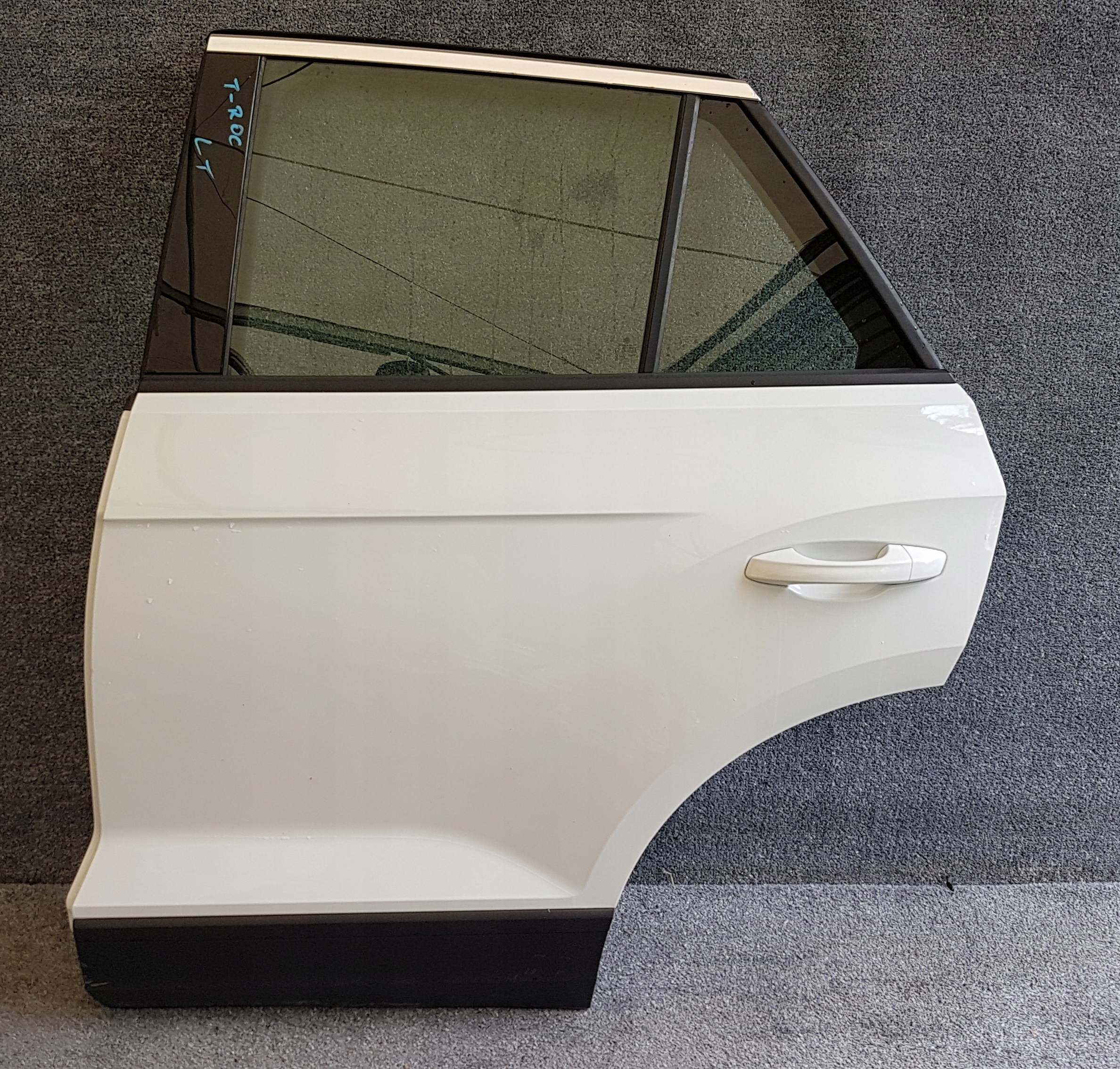 VW T-ROC КУМЖА ДВЕРИ СЛЕВА ЗАД.