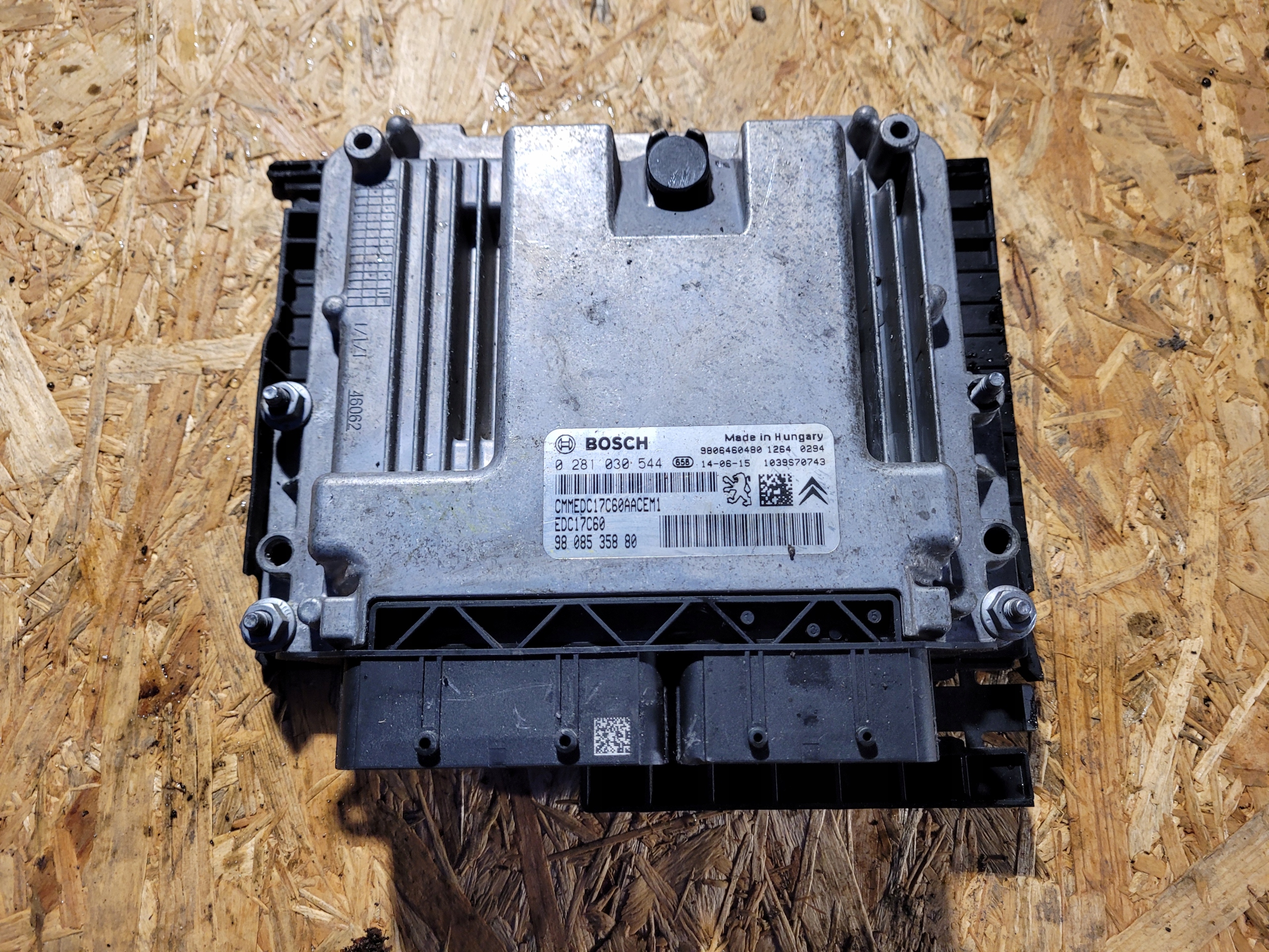 computer of the engine PSA 0281030544