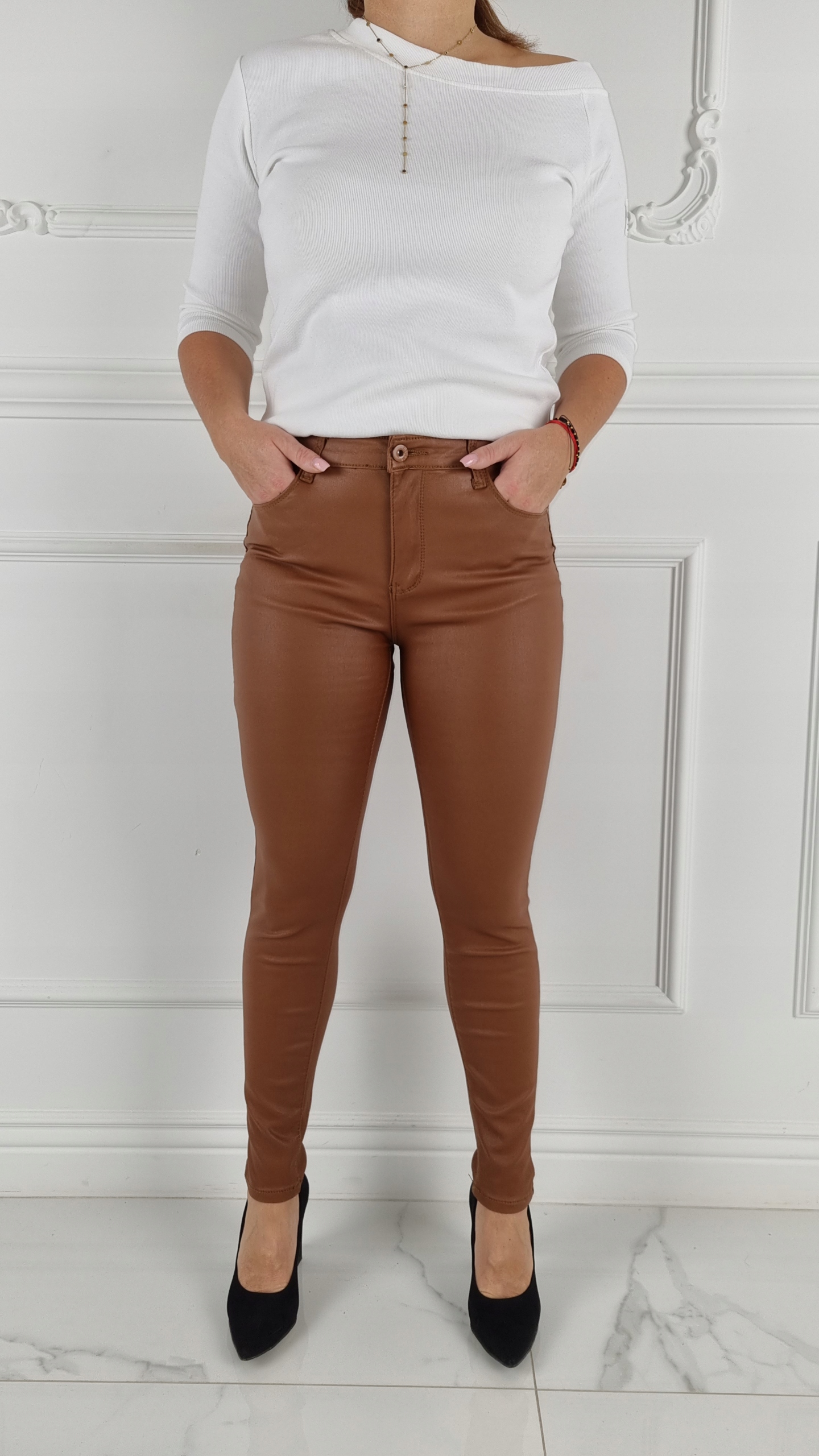 # OCIEPLANE SPODNIE DAMSKIE - WOSKOWANE SKÓRA Push - Up # Fason rurki