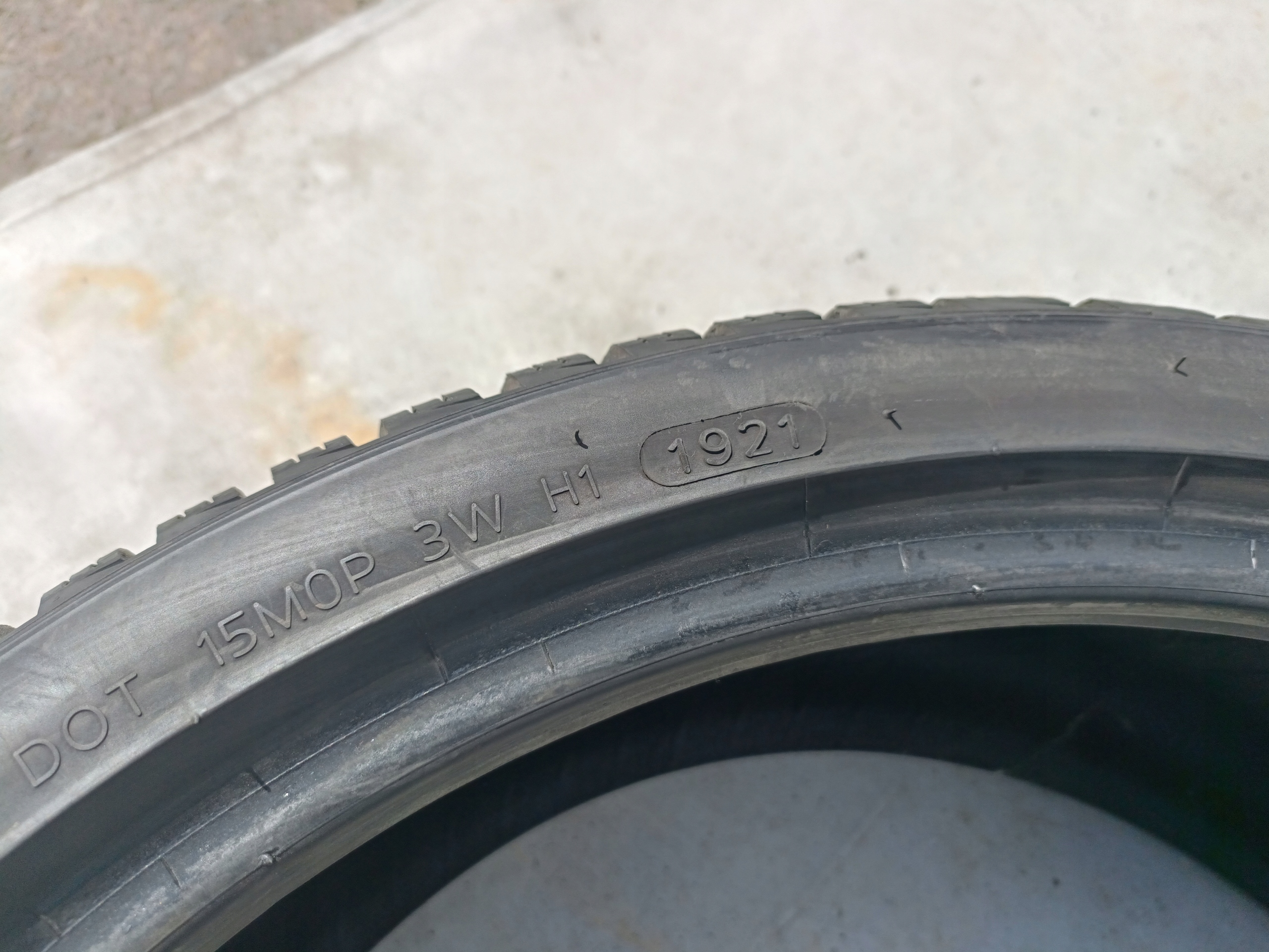 HANKOOK WINTER ICEPT EV0 3235/35 R19 7.83MM 2021R Kod producenta 1026316