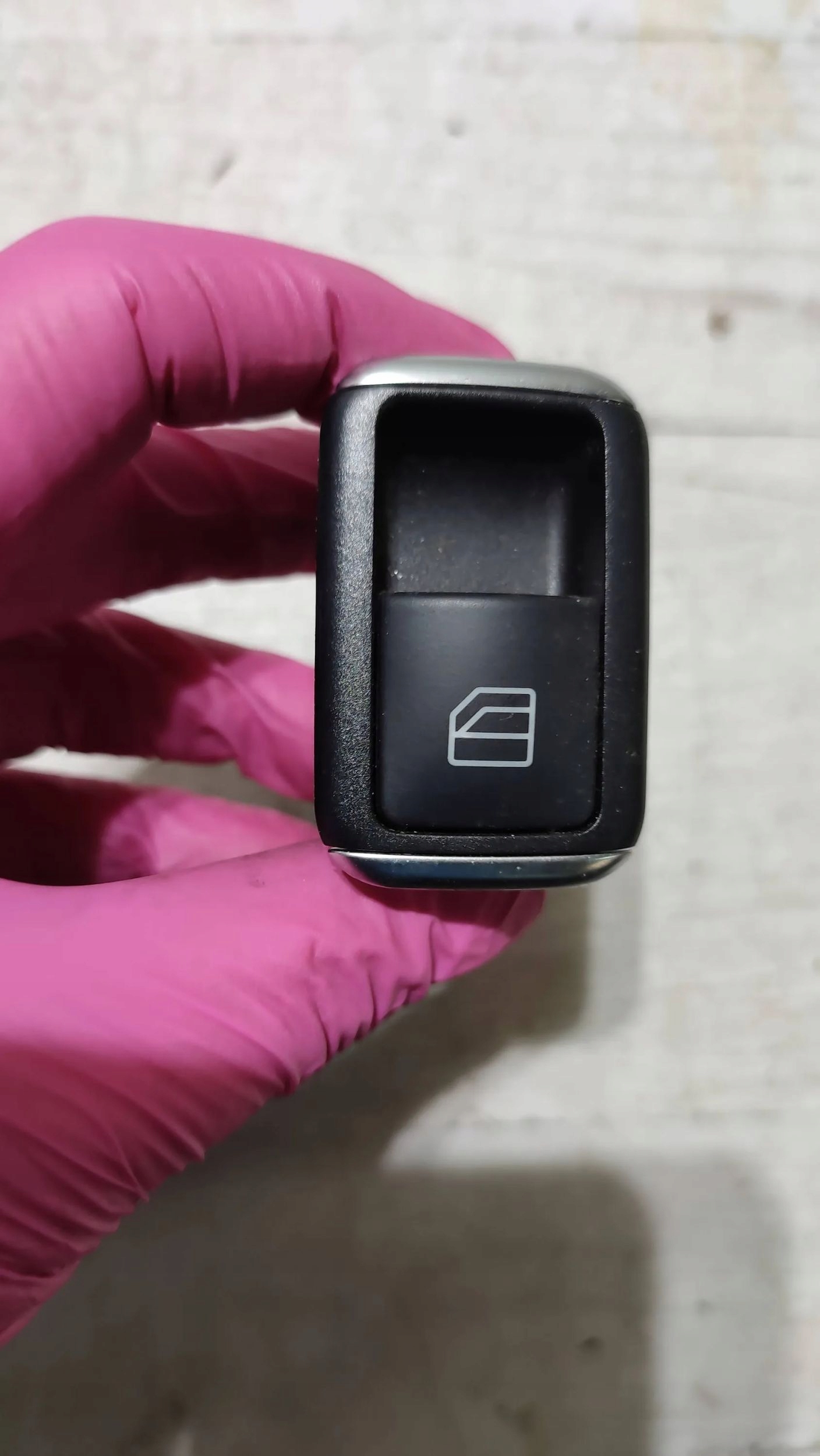 Mercedes-Benz A W176 2017 switch windows