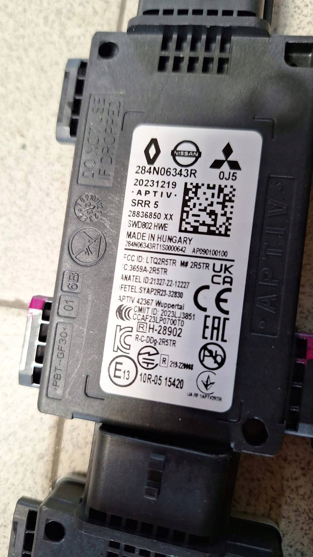 Radar tempomatu aktywnego Renault Scenic E-Tech V 284N06343R