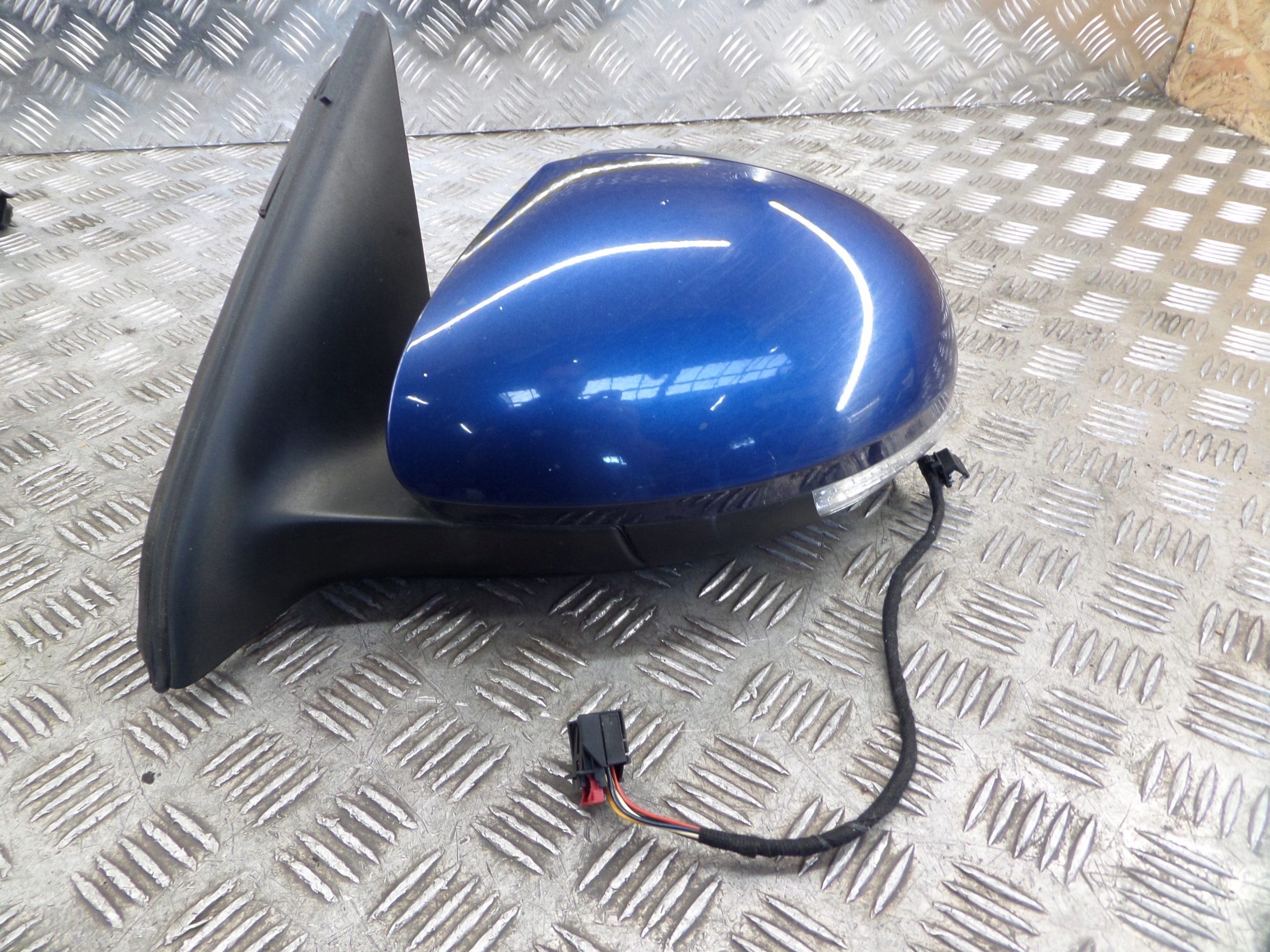 mirror left VW TIGUAN 5N2857501N LAKIER LC5C
