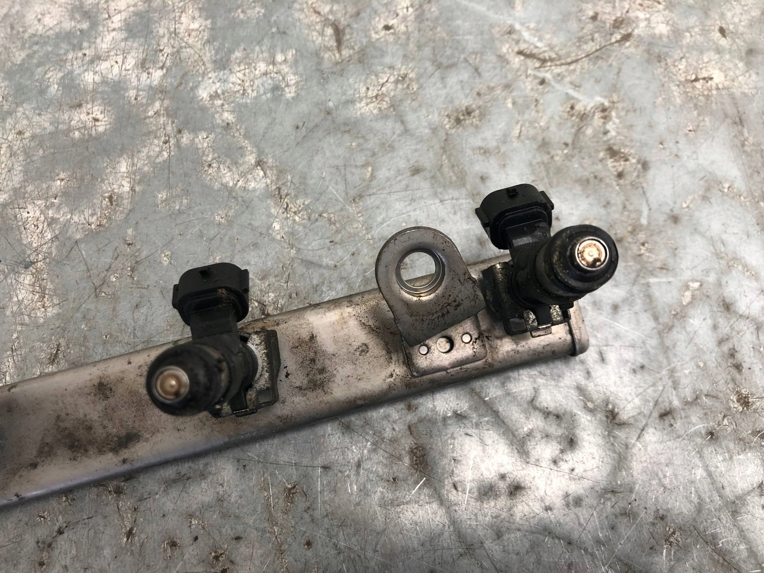 Rampe injection Injecteurs MITSUBISHI COLT VI 1.6B 1465A331