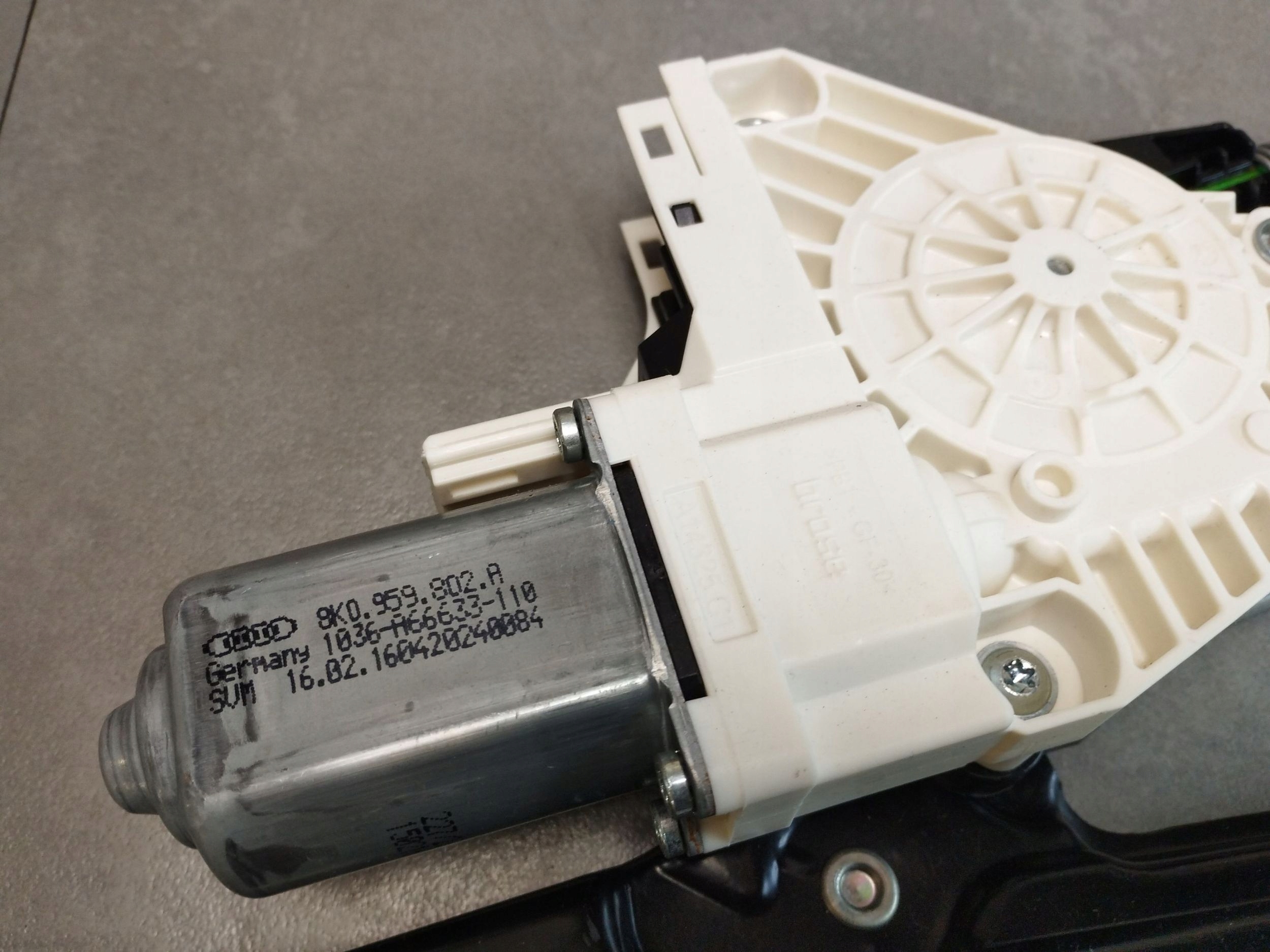 Audi A5 Sportback 8TA mechanism windows left rear part 8T8839461C