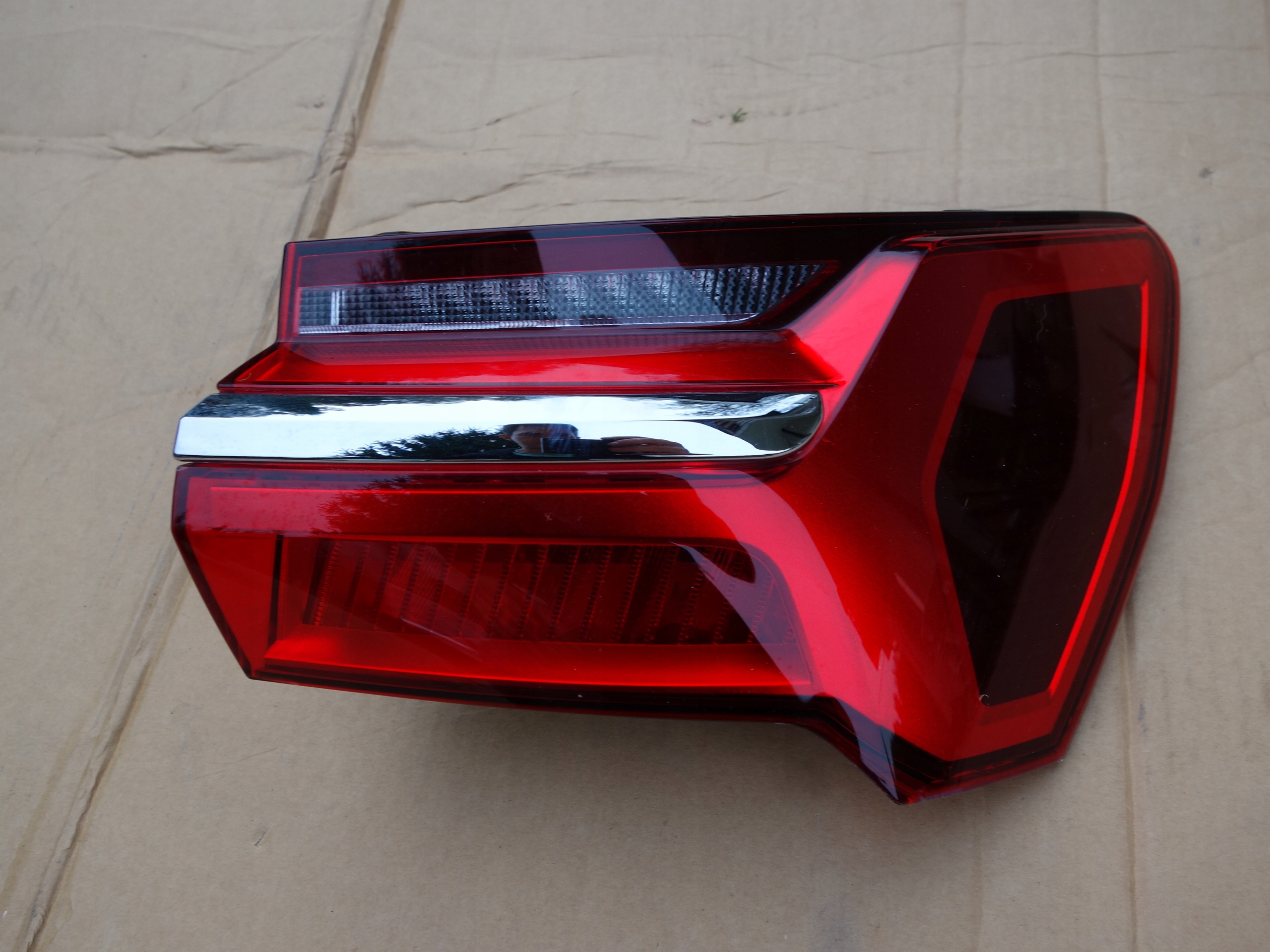 LAMPA TYLNA AUDI A6 C8 4K5 SEDAN PRAWY TYŁ