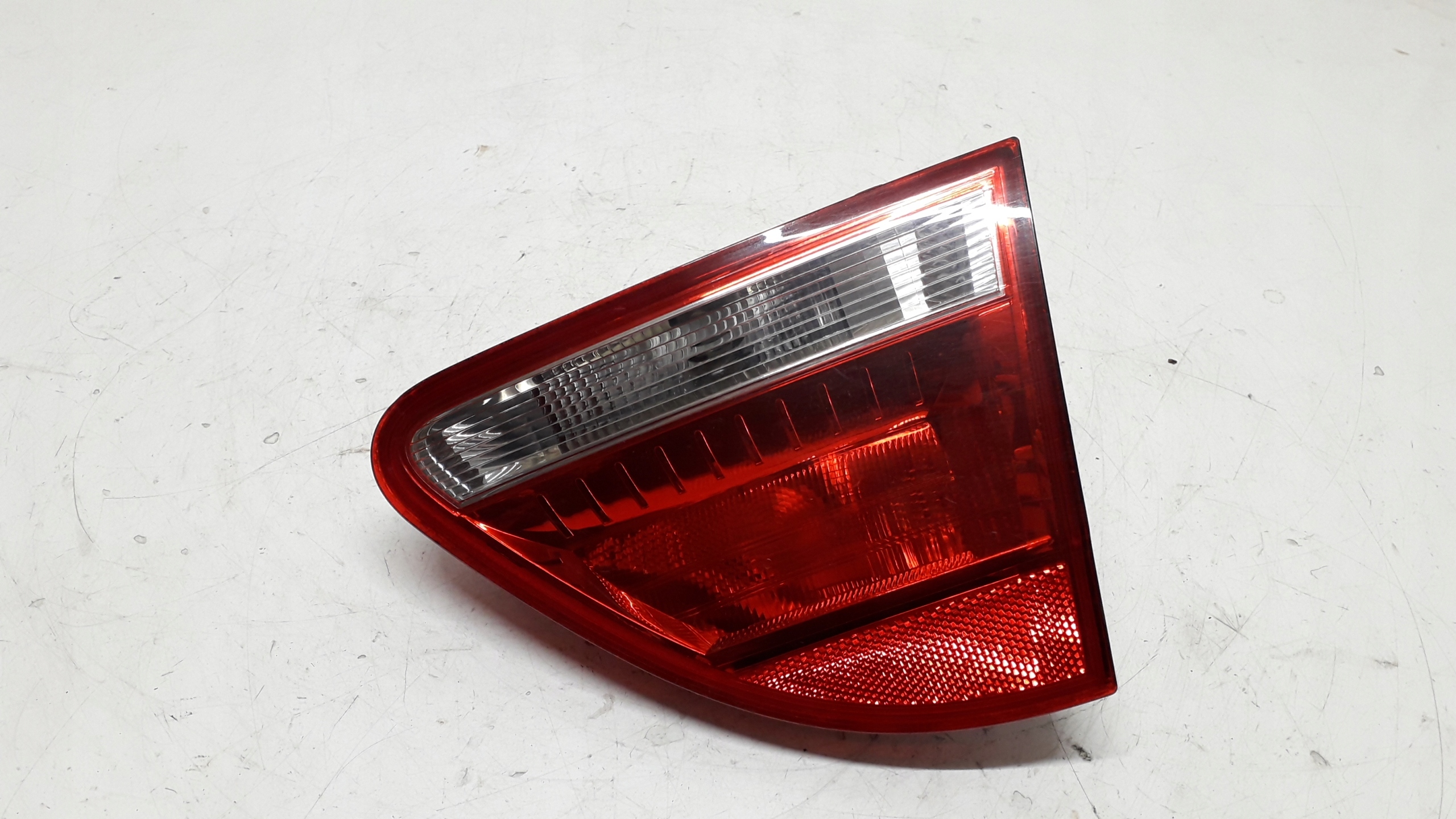 SEAT EXEO 08- LAMPA PRAWA TYŁ W KLAPE 3R5945094B