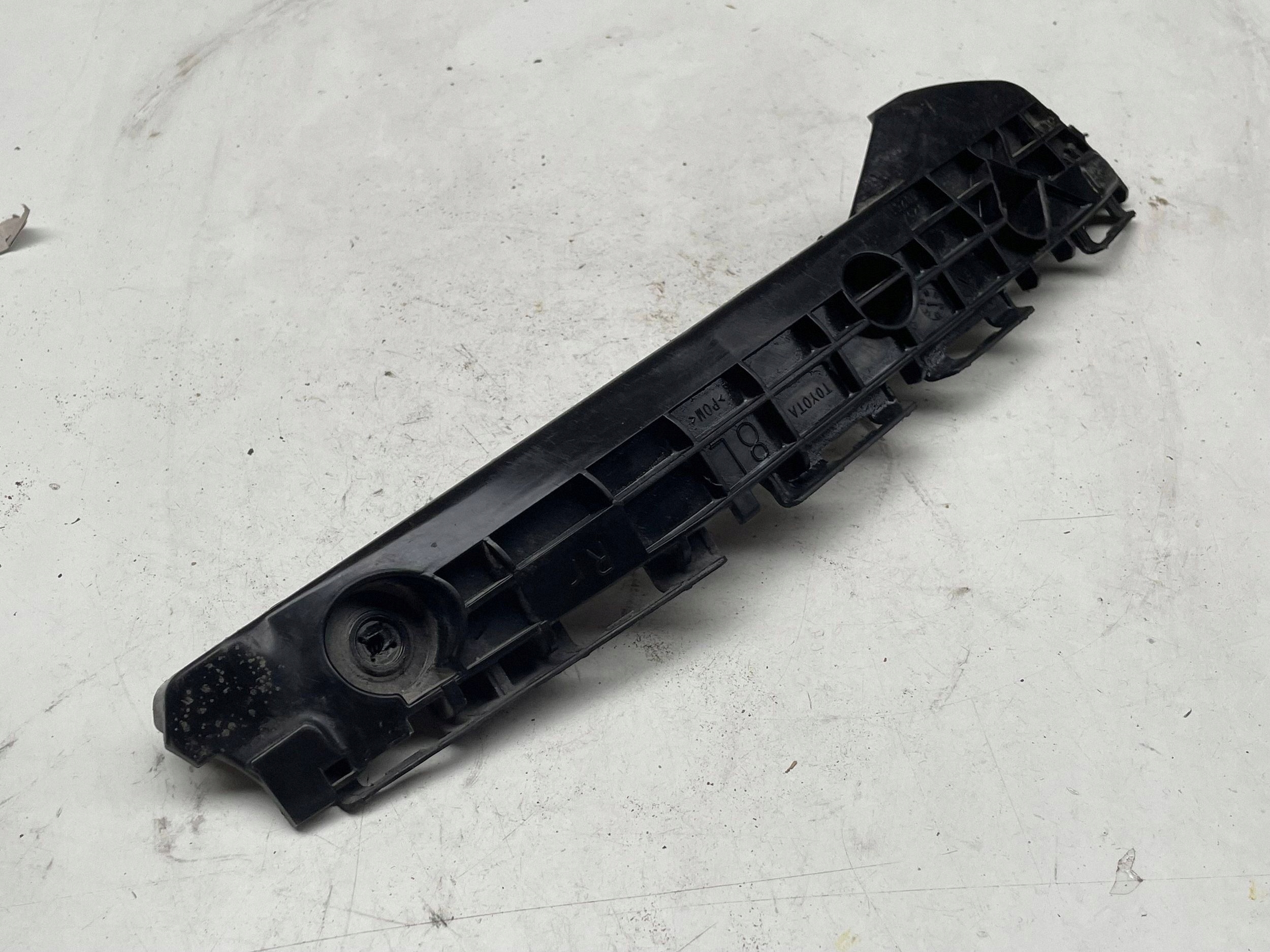 bumper bracket left rear part Toyota Yaris 52576-0D261 original!!