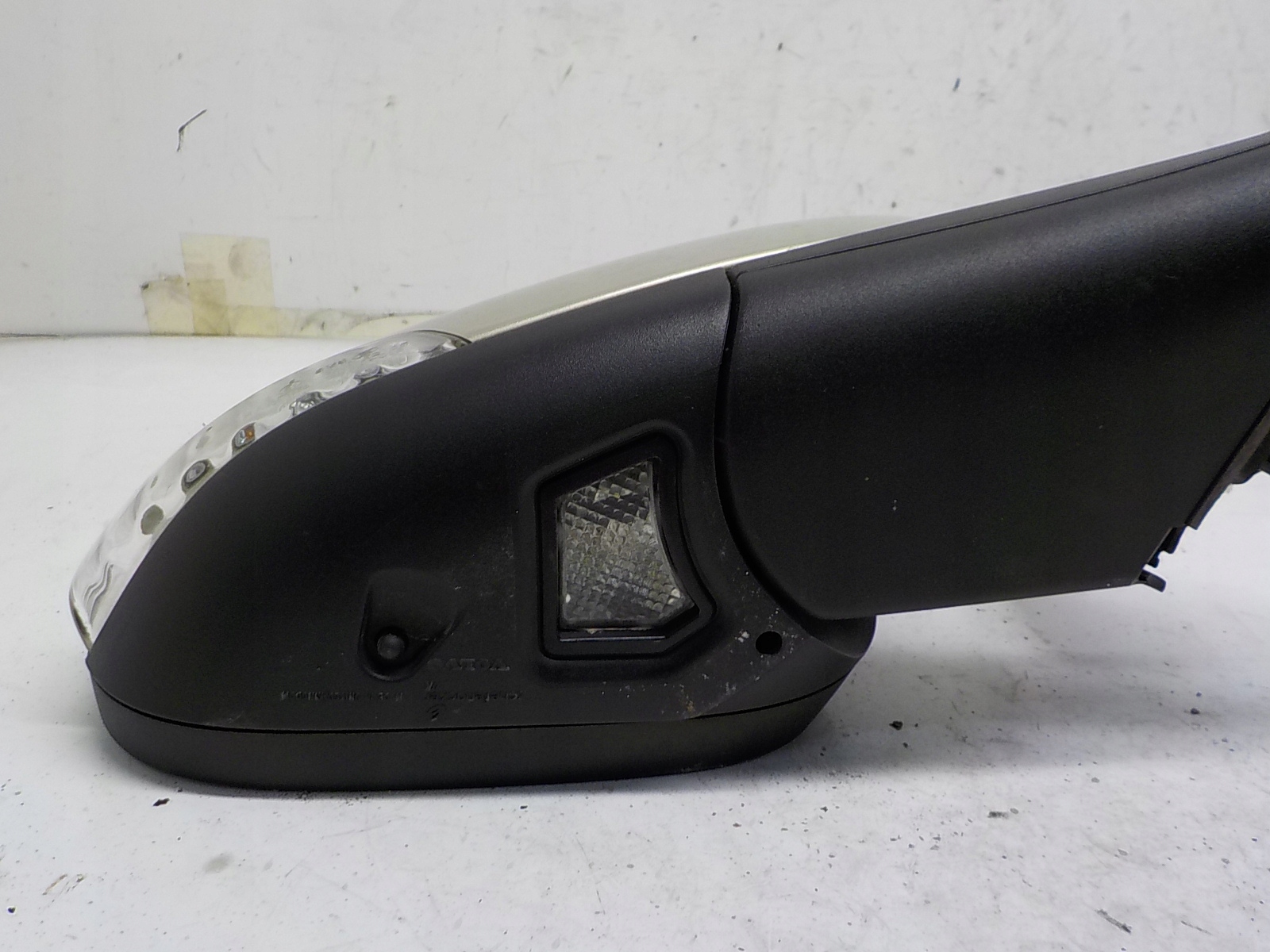 VOLVO S60 and LIFT mirror exterior right 14 vertical