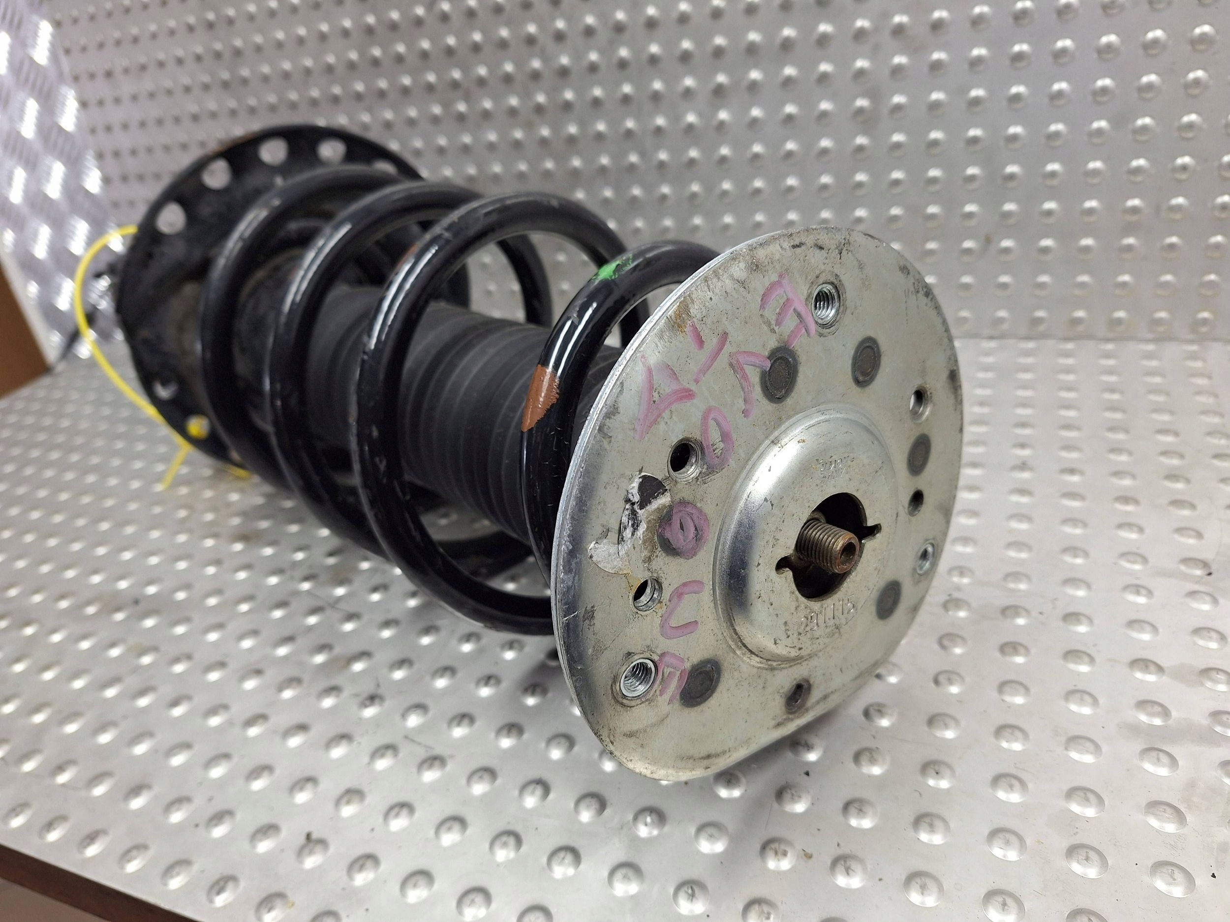 shock absorber left front RANGE ROVER EVOQUE and L538 LIFT 16-19 GJ32-18K001-AA