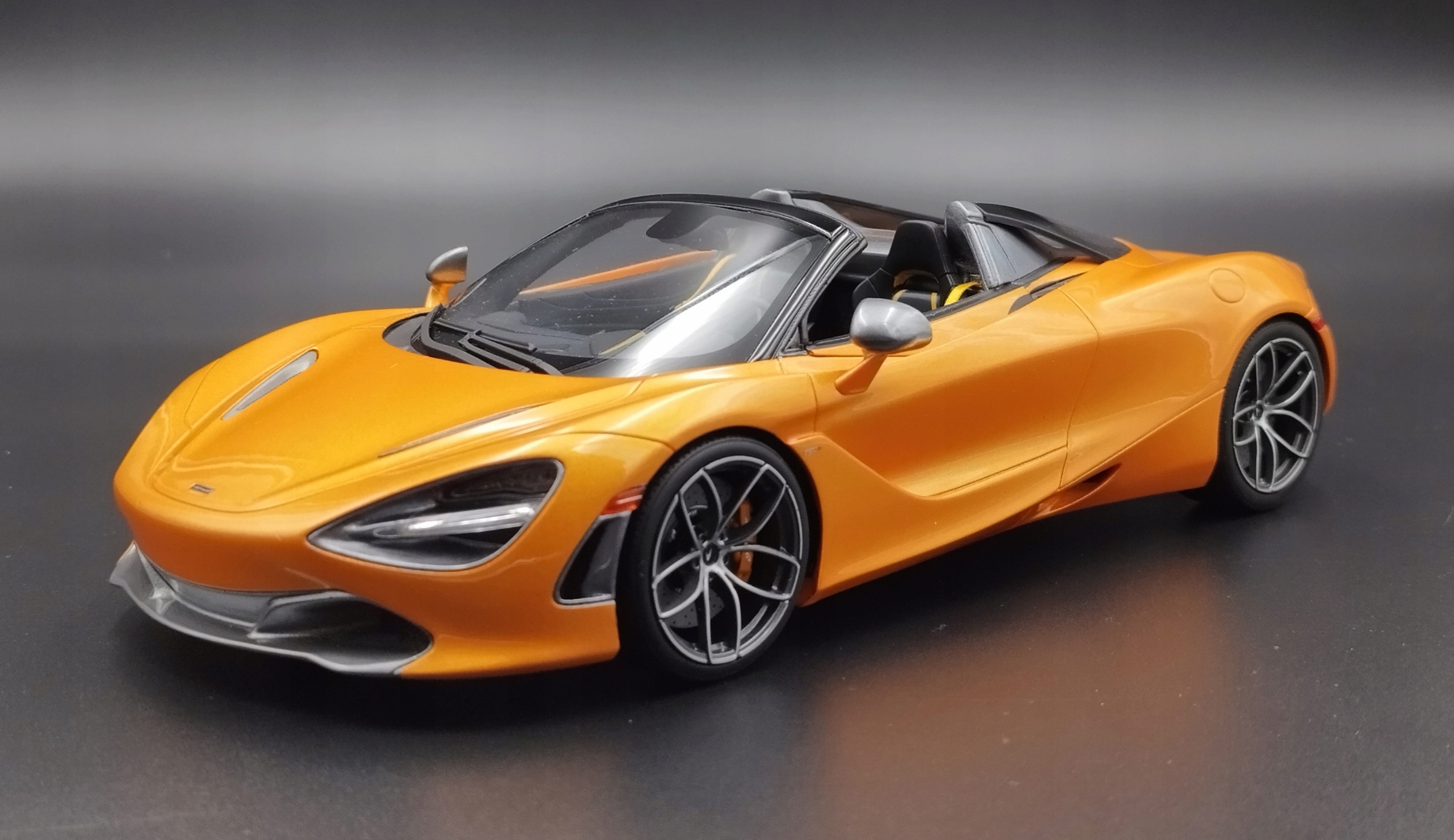 1:18 GT Spirit 2018 McLaren 720S Spider Papaya Spark Orange 1:18 GT Spirit 2018 McLaren 720S Spider Papaya Spark Orange