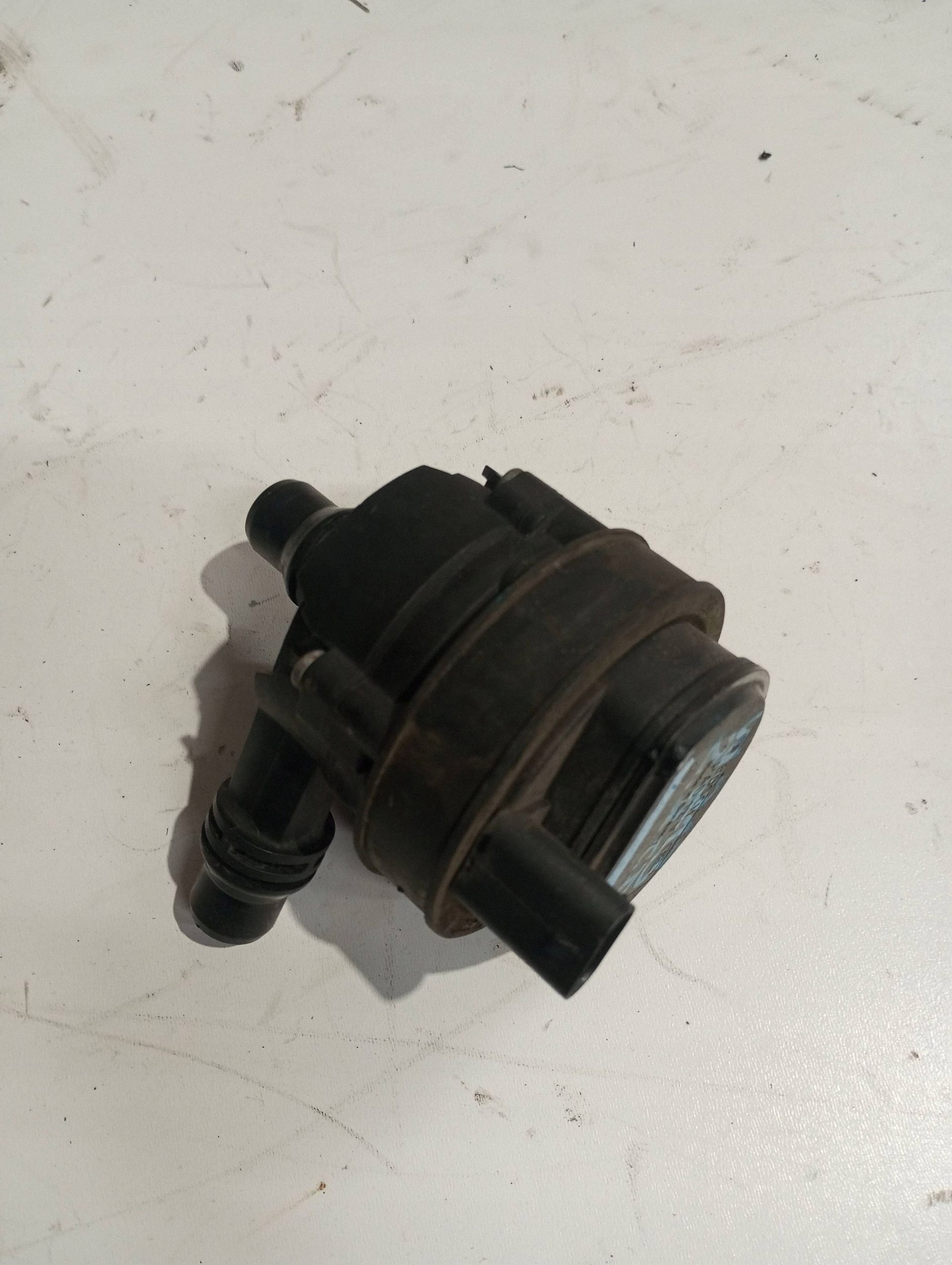 supplementary water pump MERCEDES A0005004386