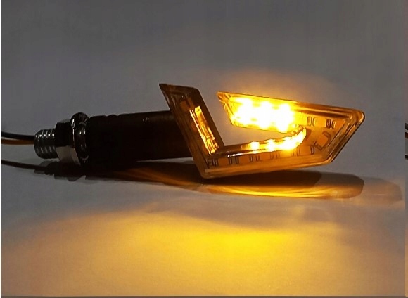 KIERUNKOWSKAZY LED DYNAMICZNE PŁYWAJĄCE 15LED Numer katalogowy części 15LED