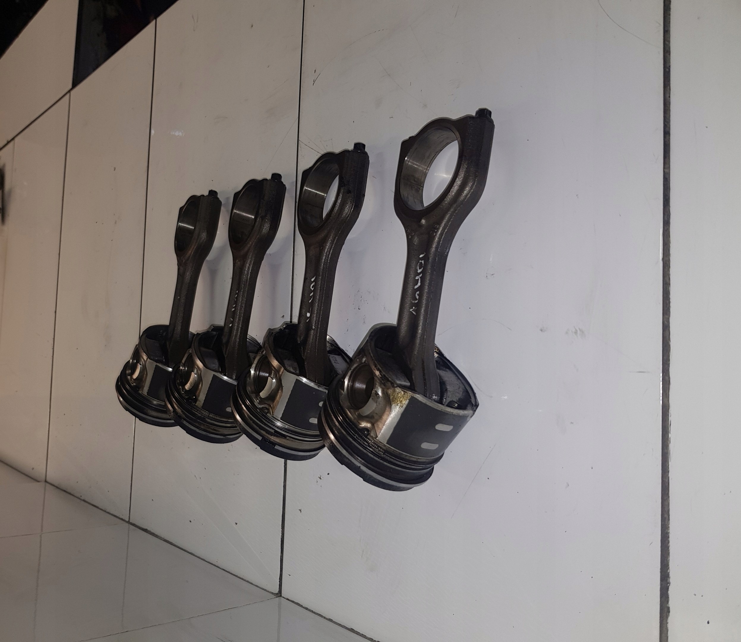 PEUGEOT 5008 1.6HDI Piston avec bielle