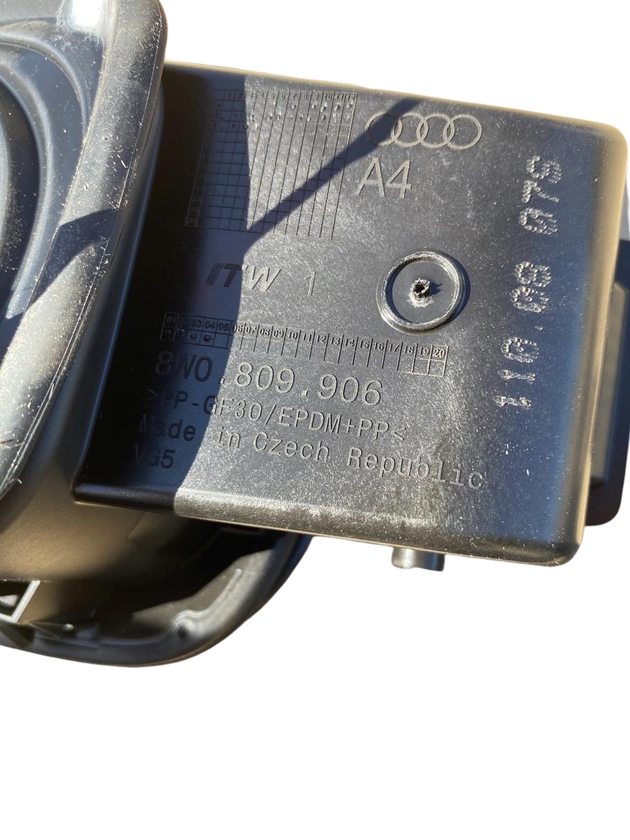Tankklappe des Kraftstoffsbehälters AUDI A4 B9 8W0809906 LZ9Y