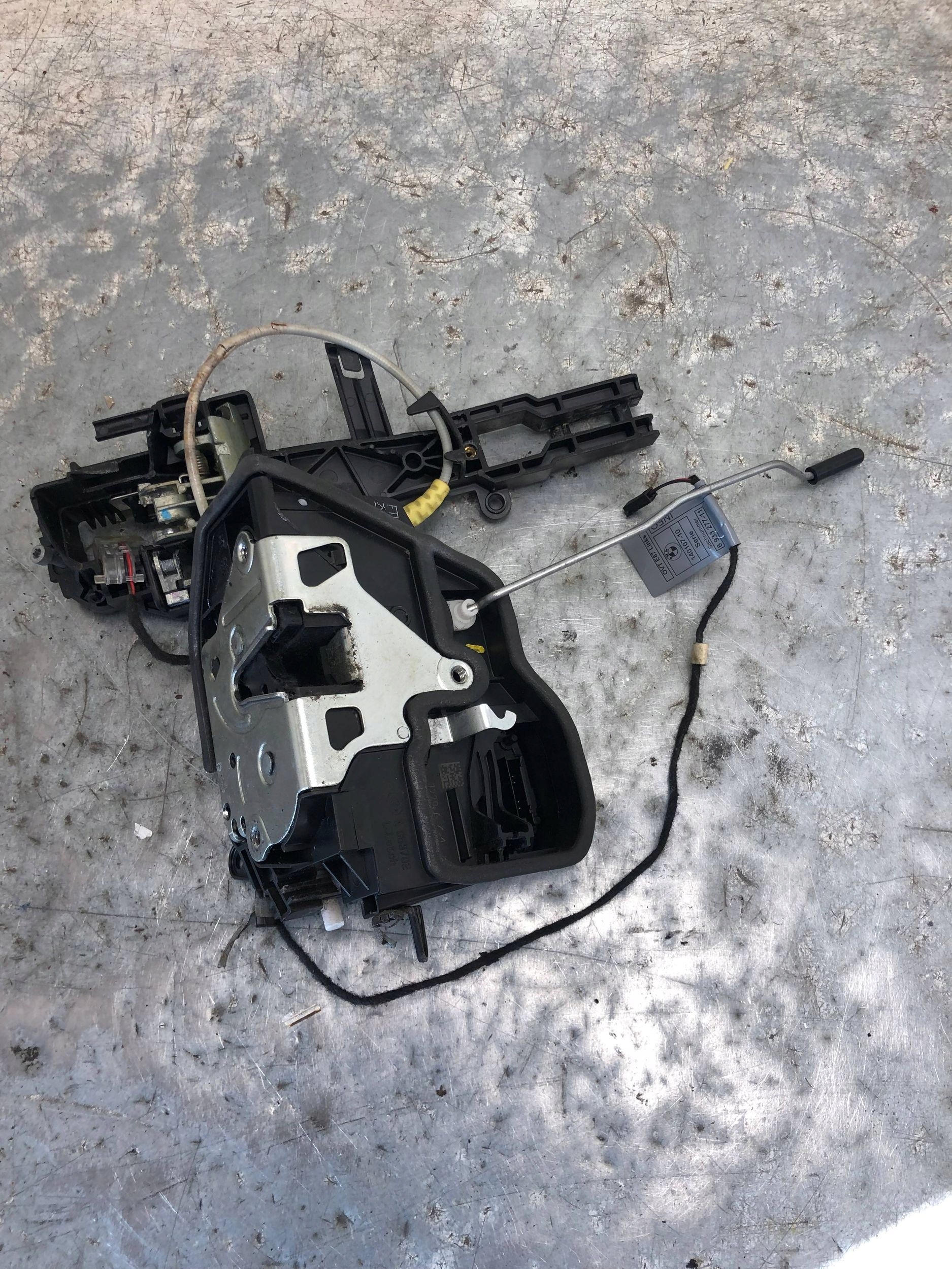 lock door left front BMW E87 LCI 7229461