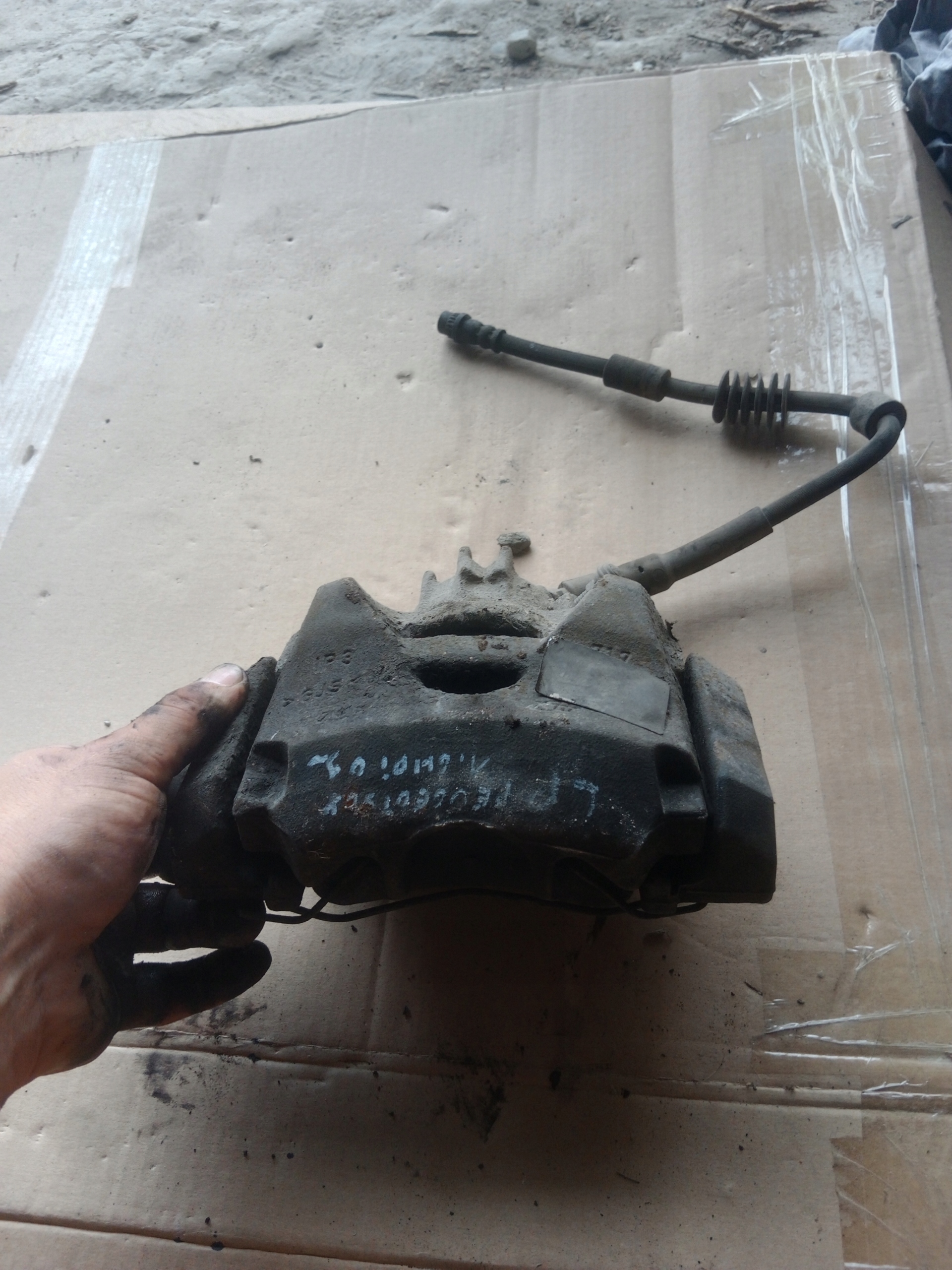caliper brake left front PEUGEOT 5008 1.6 HDI