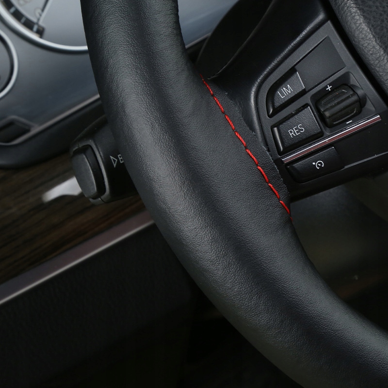 POKROWIEC NA KIEROWNICĘ Z JEDNEGO KAWAŁKA SKÓRY EKO CZEROWNA NIĆ SPORT Numer katalogowy producenta 912