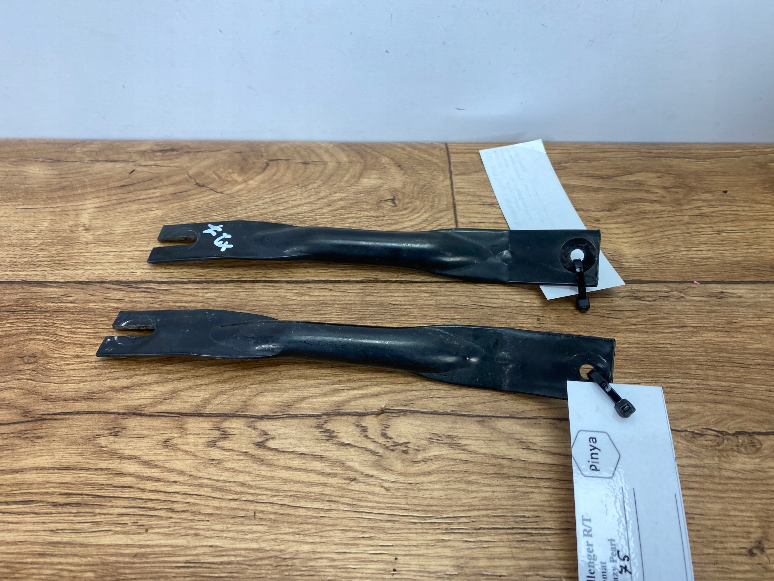 wall support of the rear left left Dodge Challenger 2015+ USA