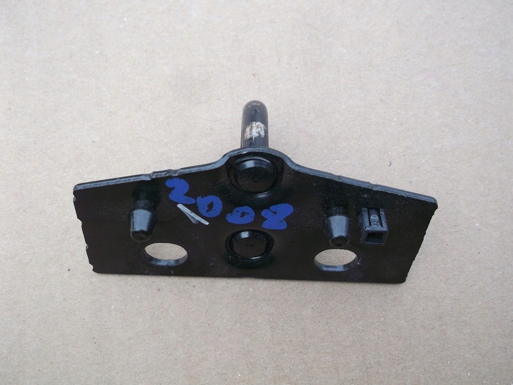 PEUGEOT 2008 RYGIEL KLAPY BAGAŻNIKA Numer katalogowy części 9687346880