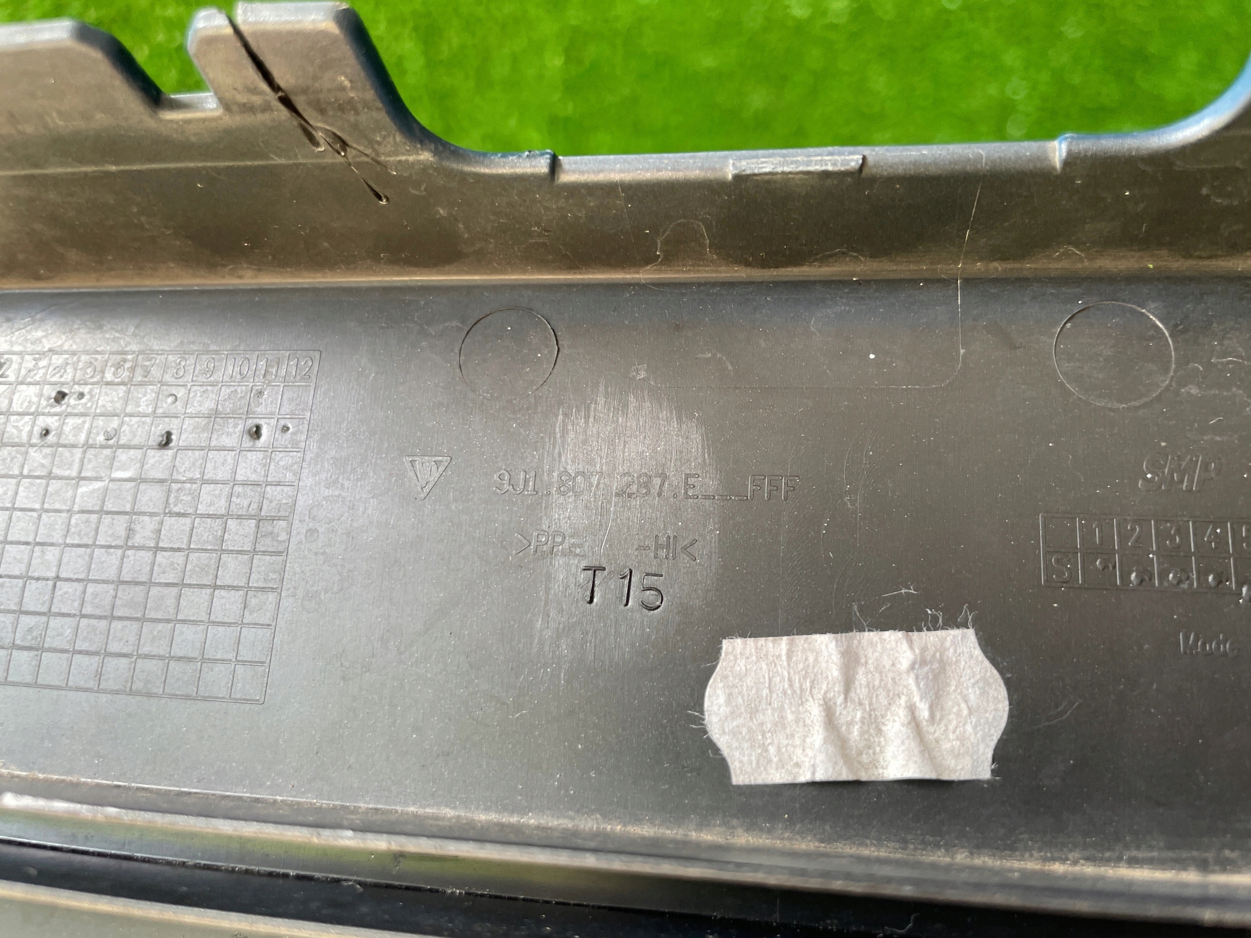 Porsche Taycan pad signs 9J1807287E