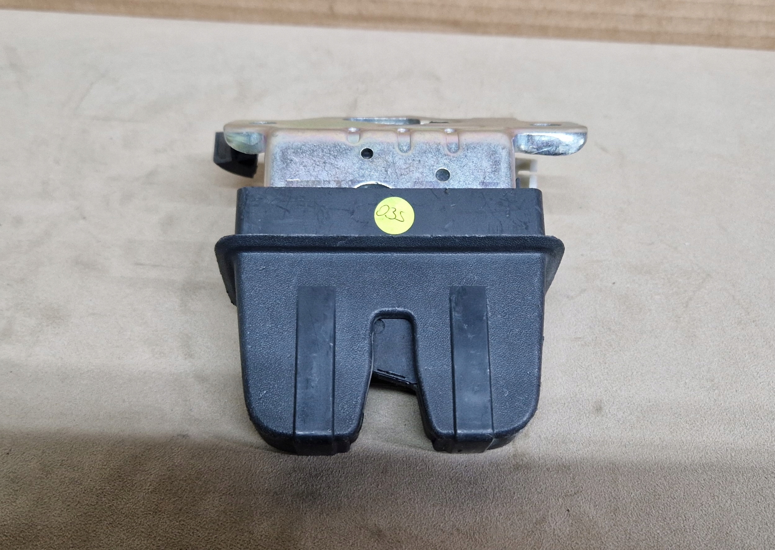 lock bonnet rear part VW PASSAT B8 3G0827503 original IDEAL