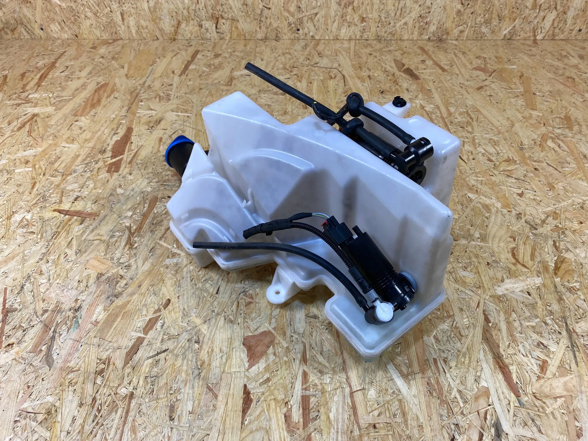 бачок омывателя жидкости насос jaguar M9D3-17B613-A 2018-