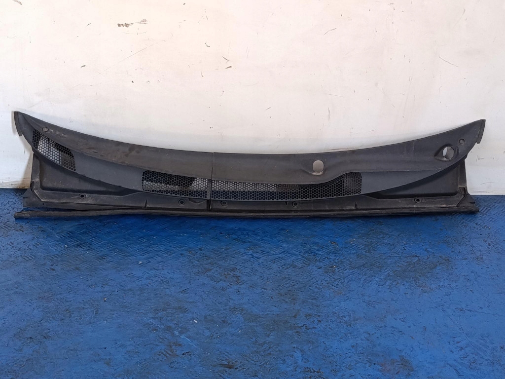 TOYOTA YARIS P1 LIFT PODSZYBIE CZARNE PLASTIKOWE 55782-0D010