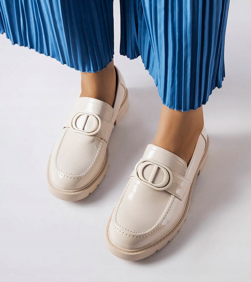 Beżowe eleganckie lakierowane mokasyny 25022 38 Płeć kobieta