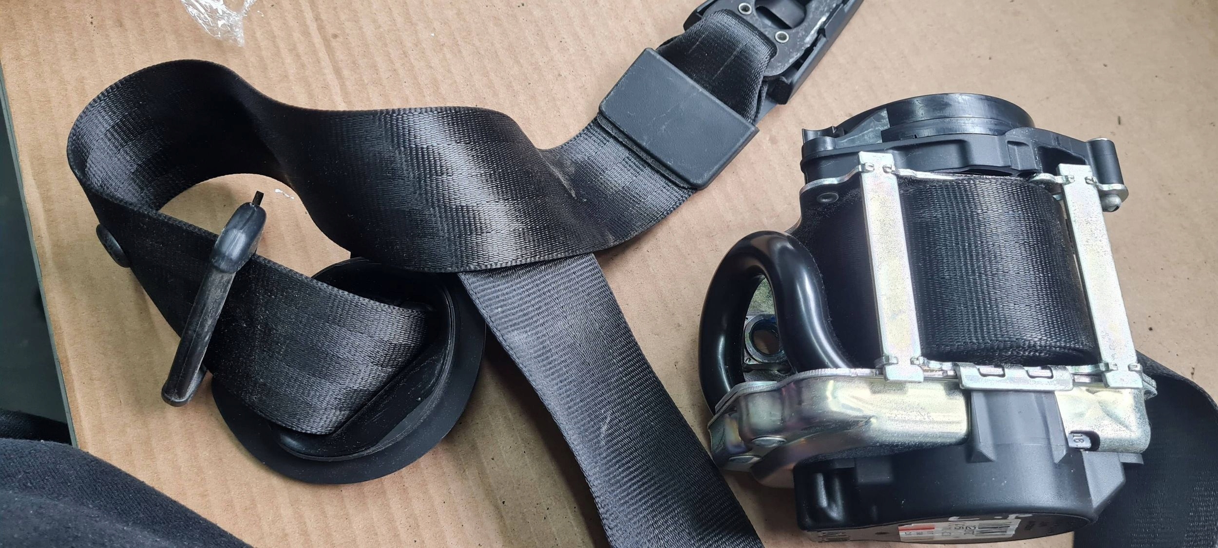 A4 B9 8W tension belt safety left front 8W0857705 V04 A5 8W