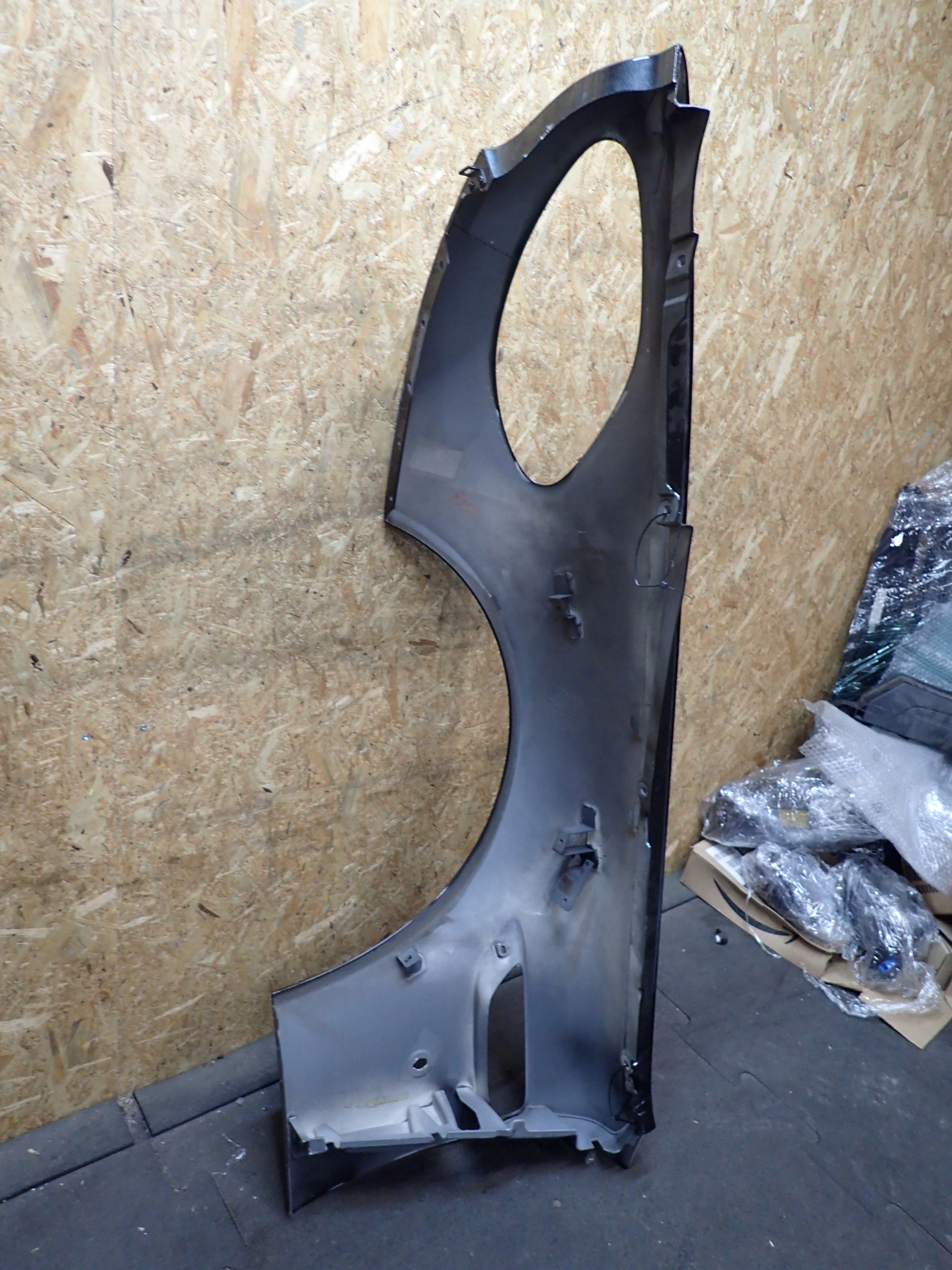fender front right ASTON MARTIN VANTAGE V8 V12 05