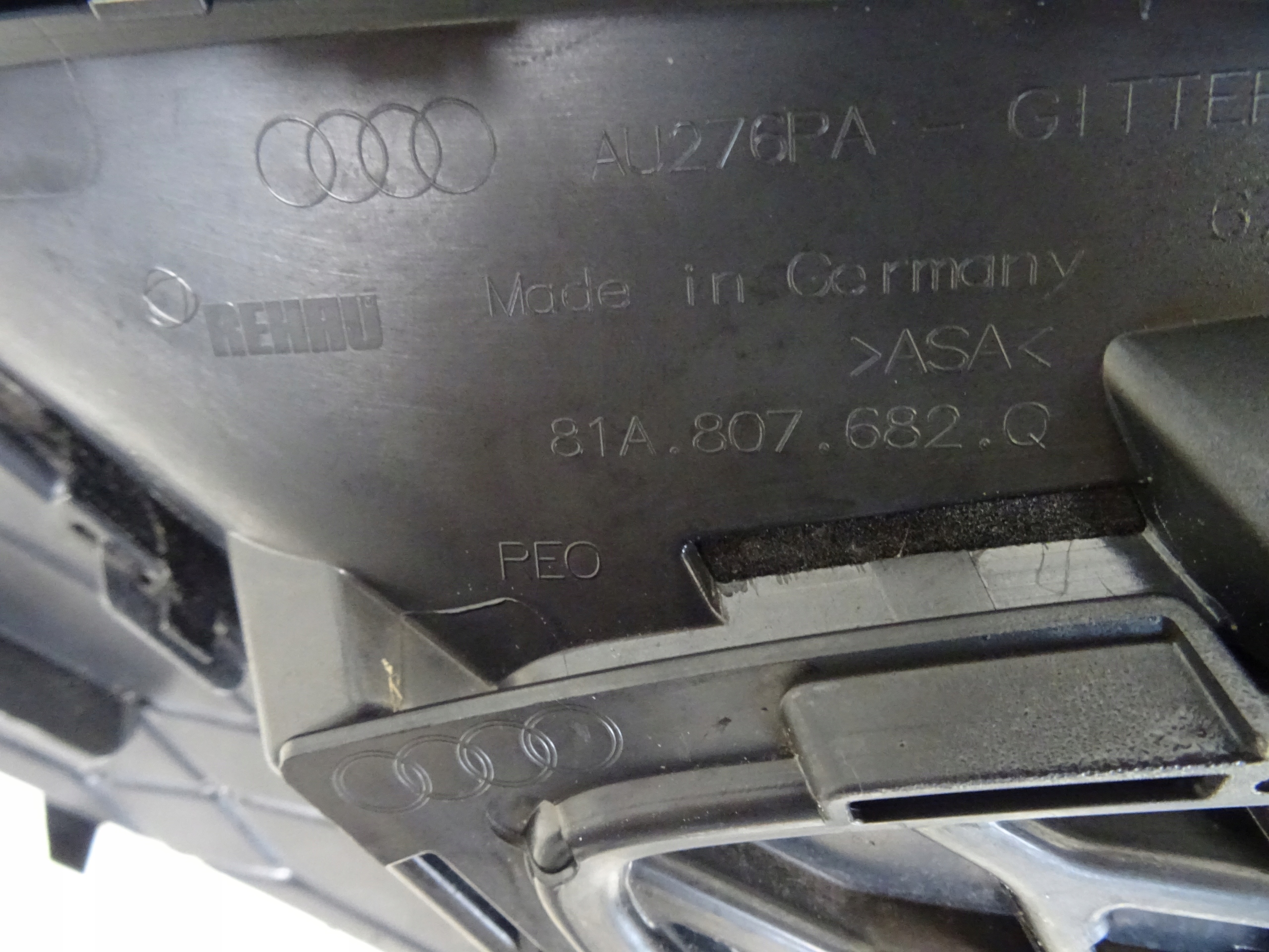AUDI Q2 81A LIFT S-LINE right grid of a bumper front front