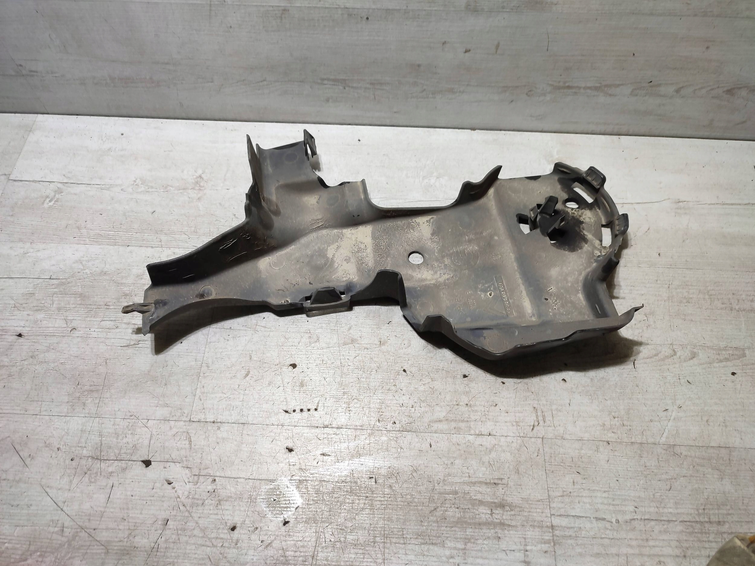 Peugeot 2008 and 2018 rear part side left cover chassis