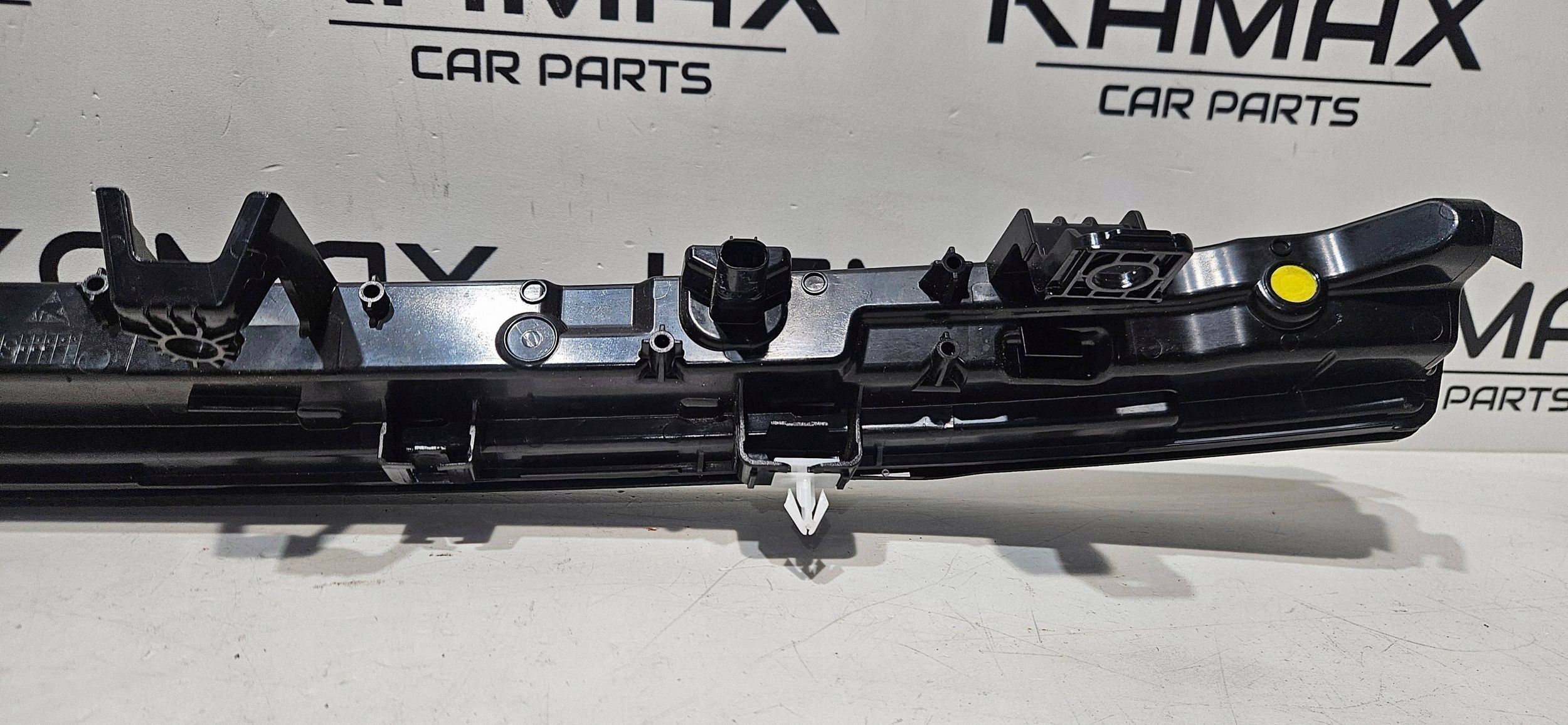 light front central DRL LED TESLA Y LIFT JUNIPER 25- original 203829400E