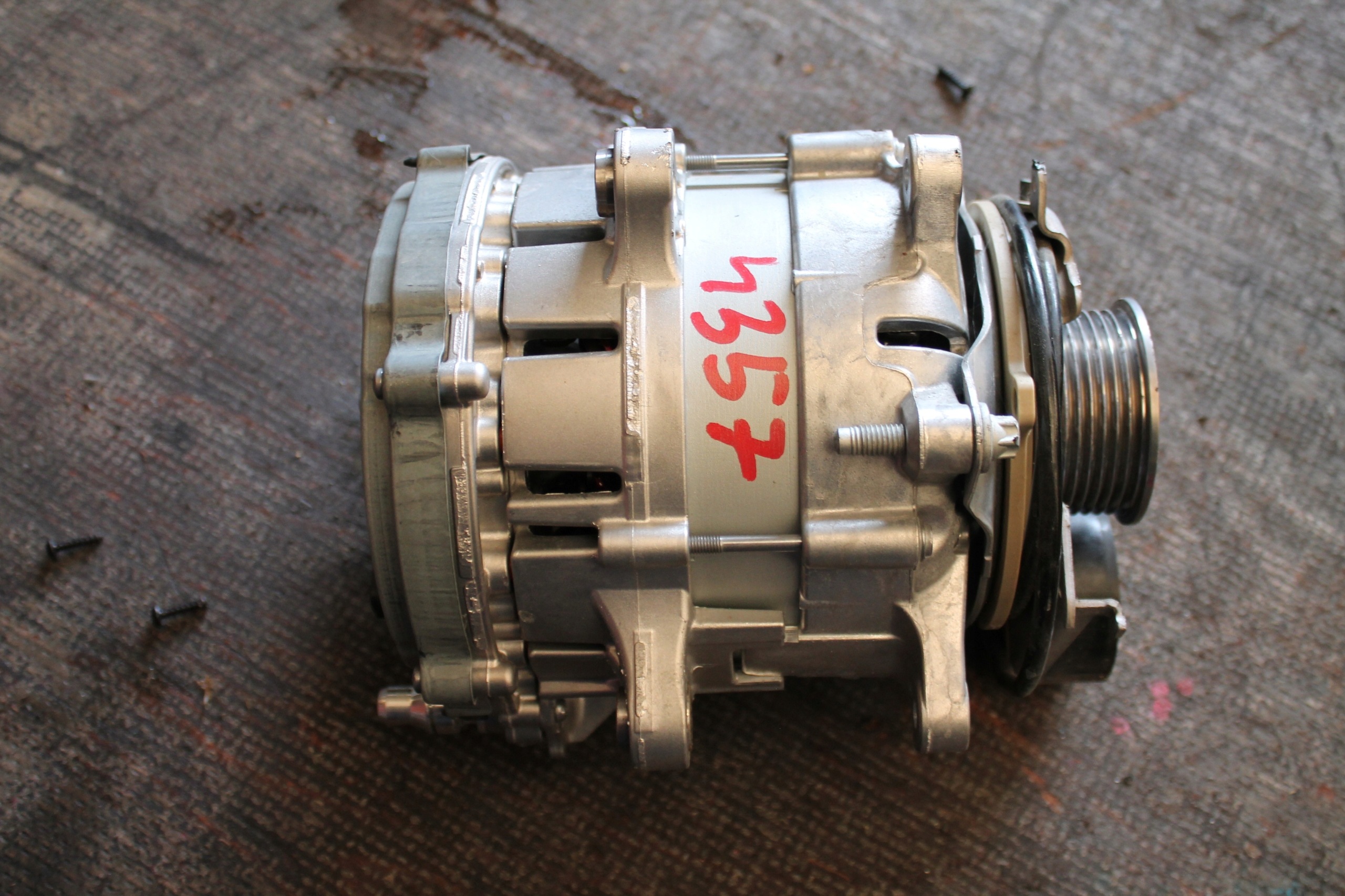 4357. alternator MERCEDES A0009000446
