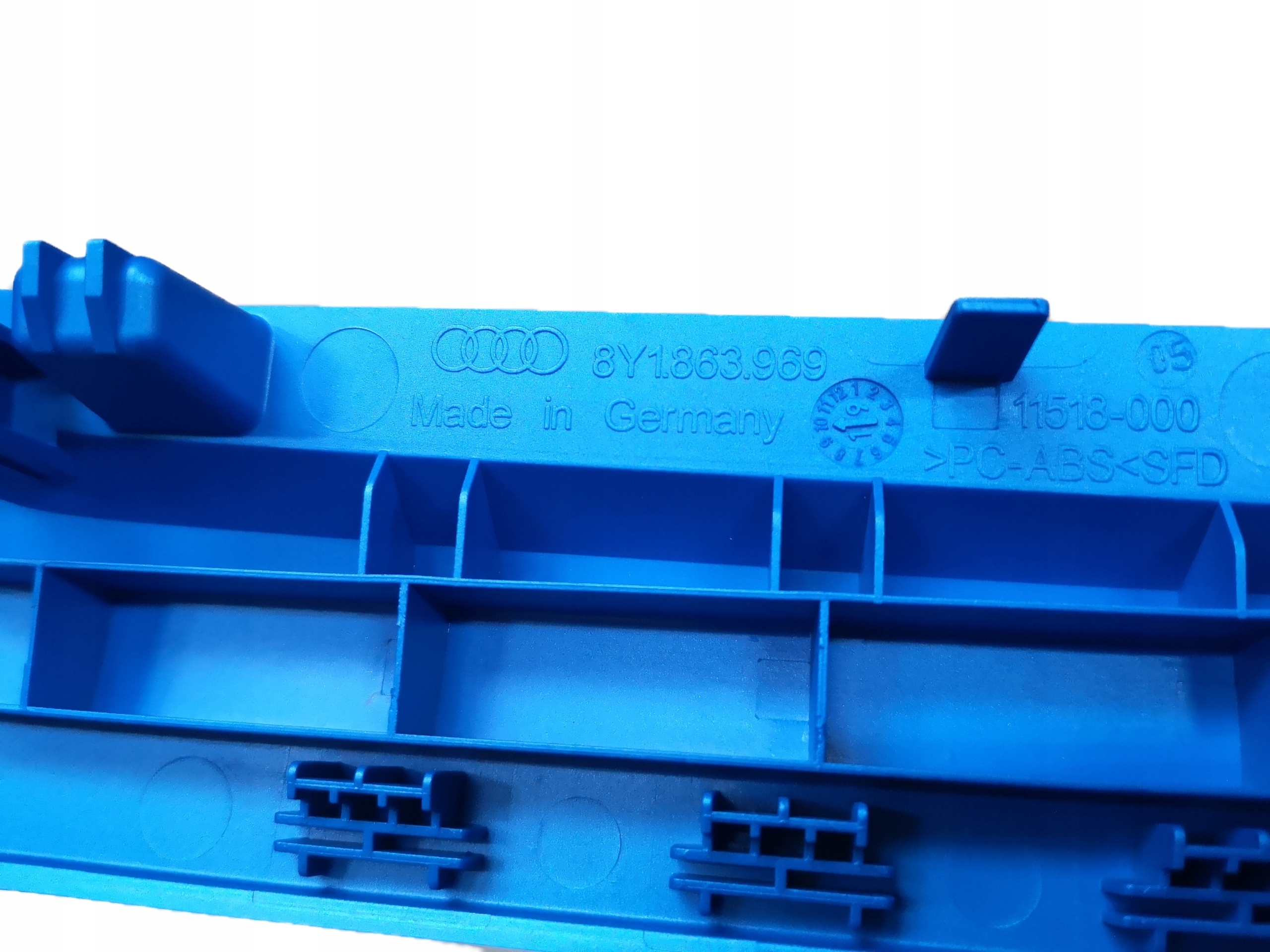 AUDI A3 8Y moulding DEKOR TUNEL 8Y1863969